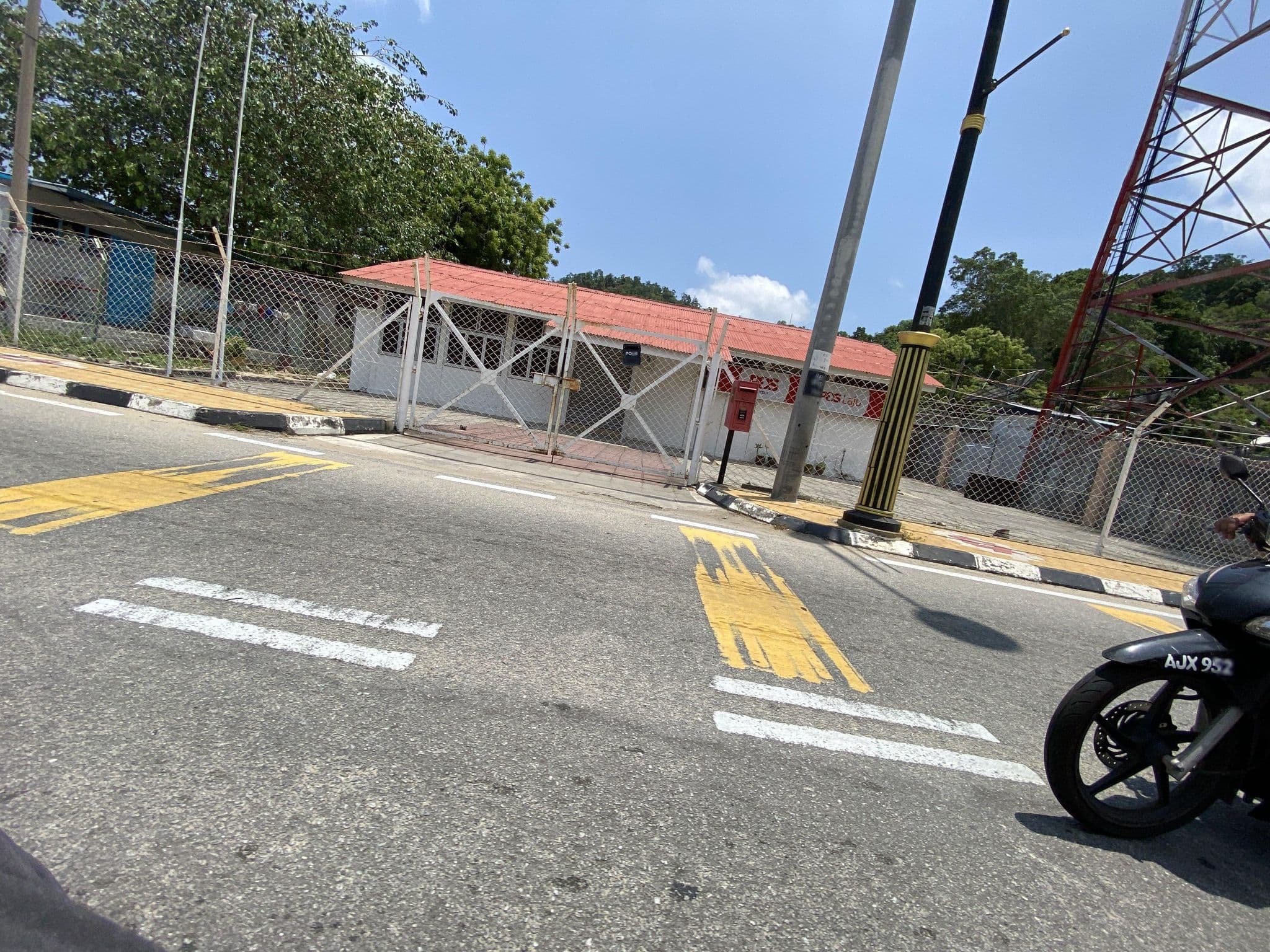 Street view near Pangkor Village Beach Resort, Pangkor — © rayth (CC BY-SA · Mapillary)