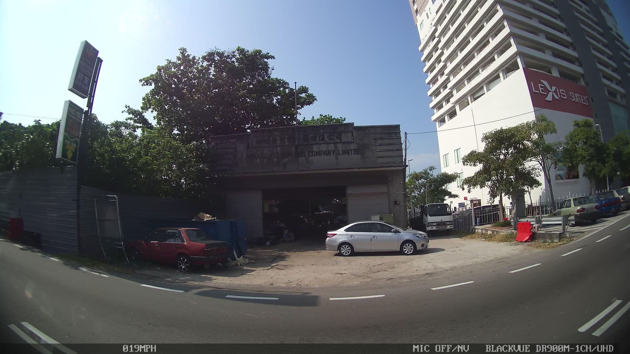 Street view near Lexis Spa, Kampung Teluk Kumbar — © kaart_4 (CC BY-SA · Mapillary)