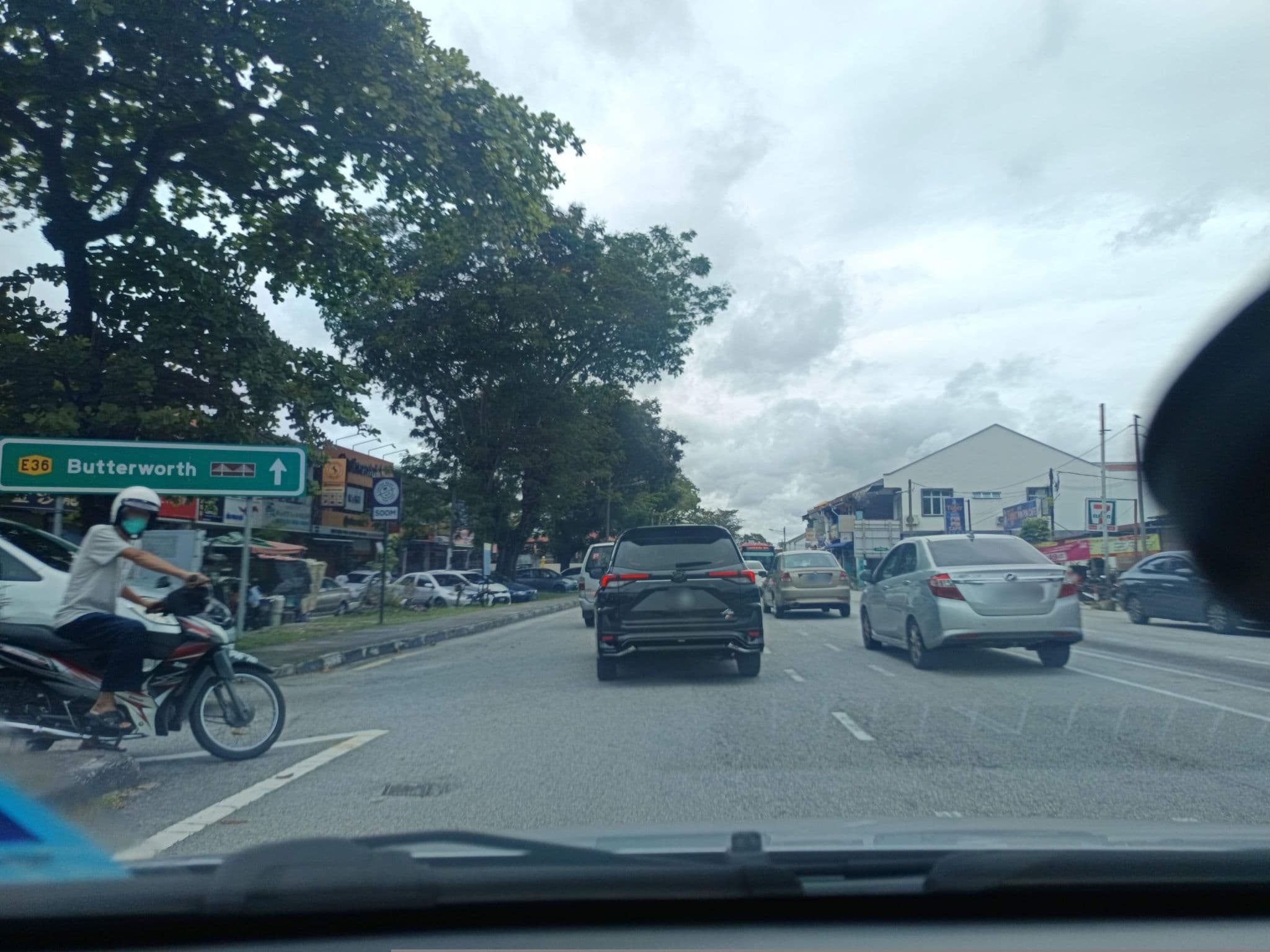 Street view near Penang Hill Lodge, Ayer Itam — © YikQin (CC BY-SA · Mapillary)