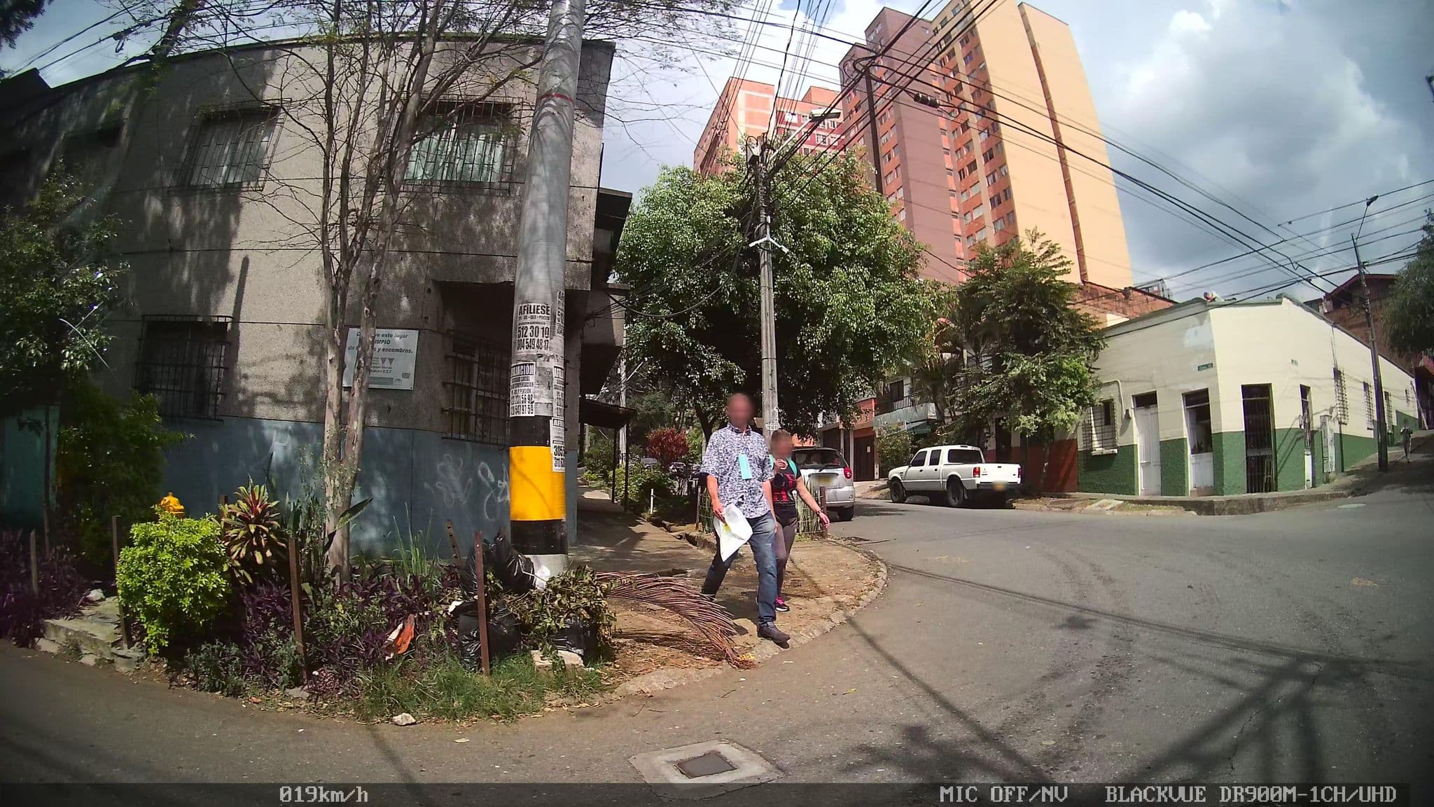 Street view near Airbnb, Medellín — © kaart_4 (CC BY-SA · Mapillary)