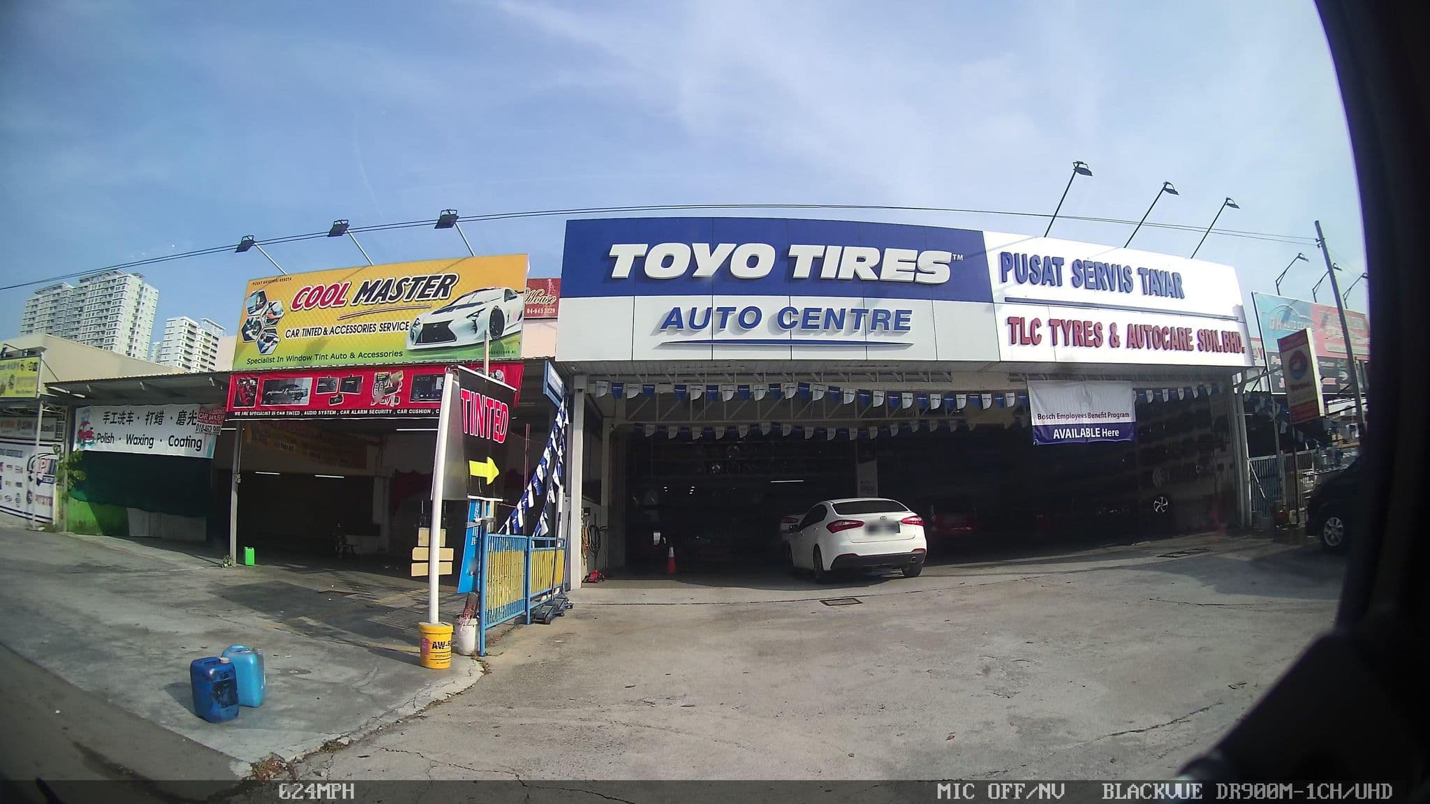 Street view near Vistana Hotel, Pulau Pinang, Relau — © kaart_1 (CC BY-SA · Mapillary)