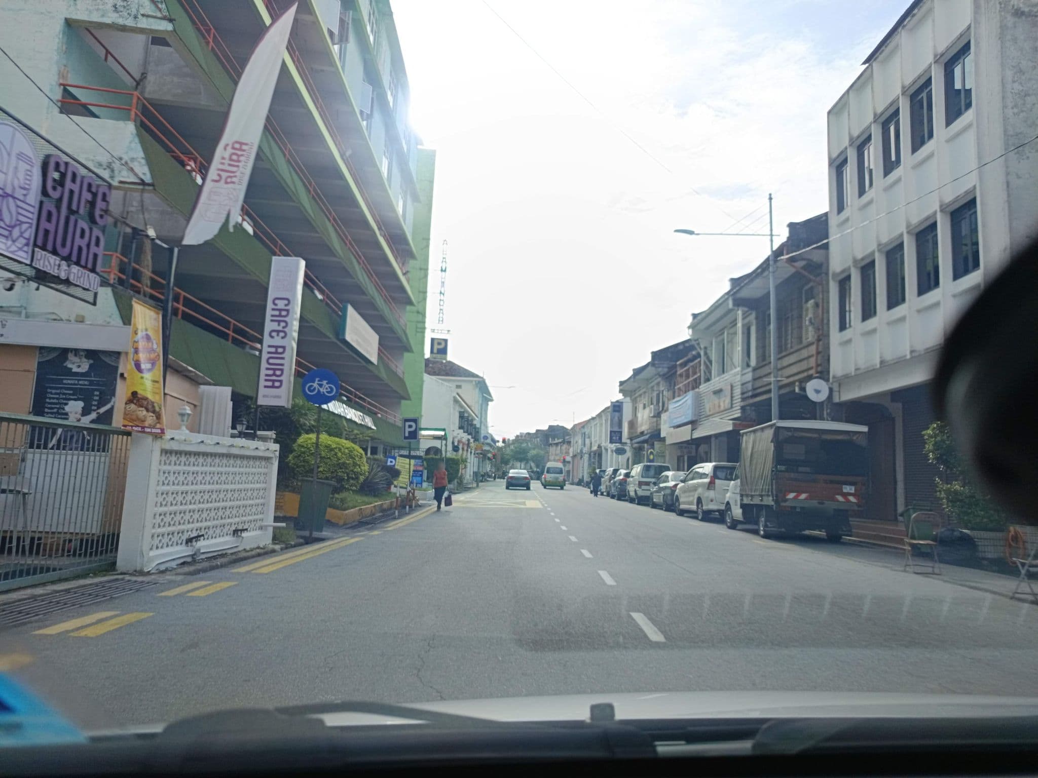 Street view near Huttonlodge, George Town — © YikQin (CC BY-SA · Mapillary)