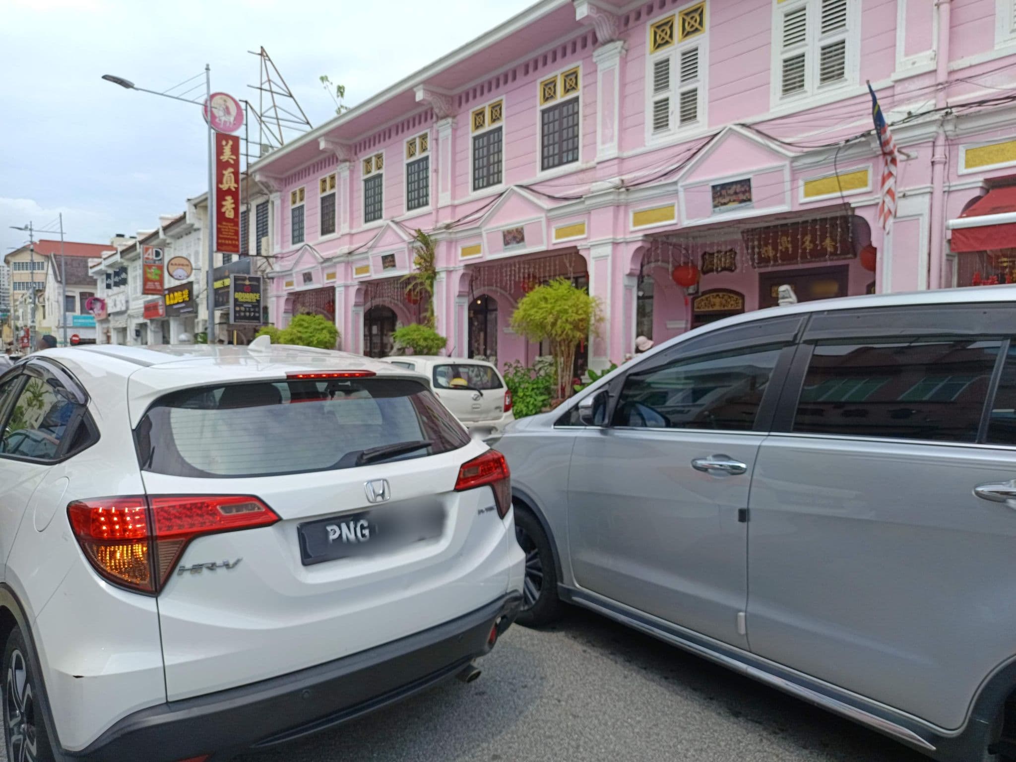 Street view near Kimberley Boutique Hotel, George Town — © YikQin (CC BY-SA · Mapillary)