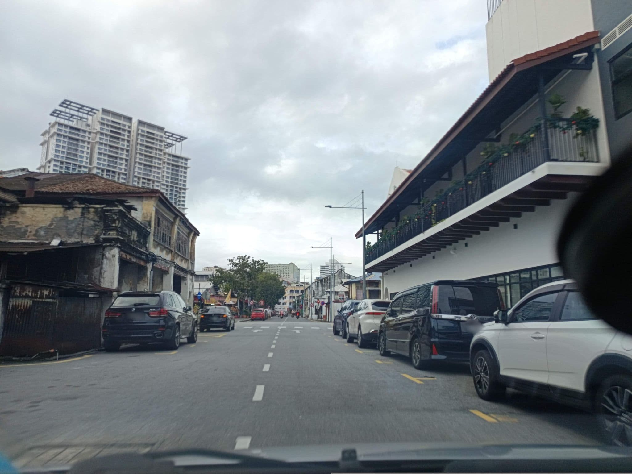 Street view near Citadines Connect Cecil Georgetown, George Town — © YikQin (CC BY-SA · Mapillary)