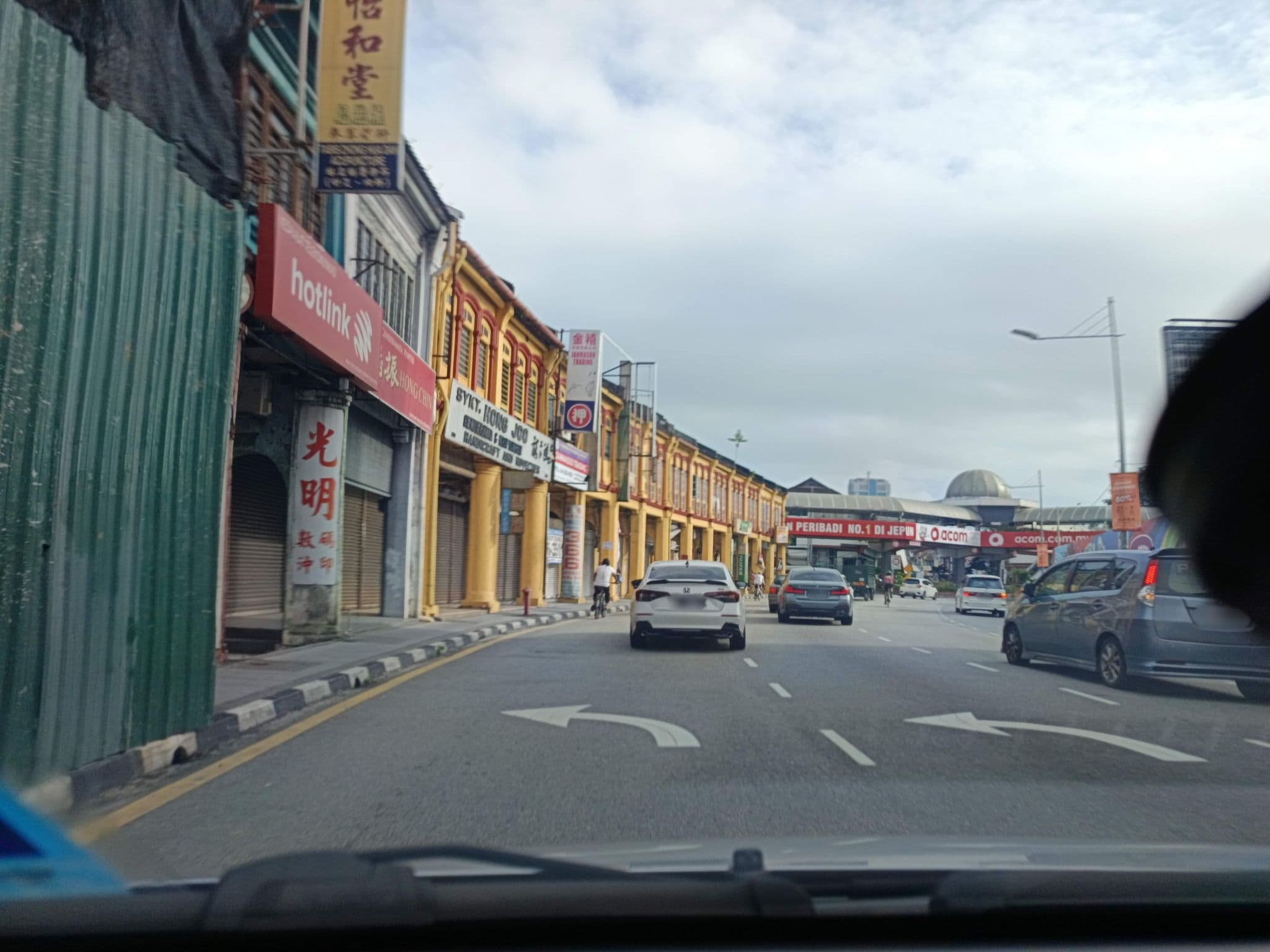 Street view near Singapore Hotel, George Town — © YikQin (CC BY-SA · Mapillary)