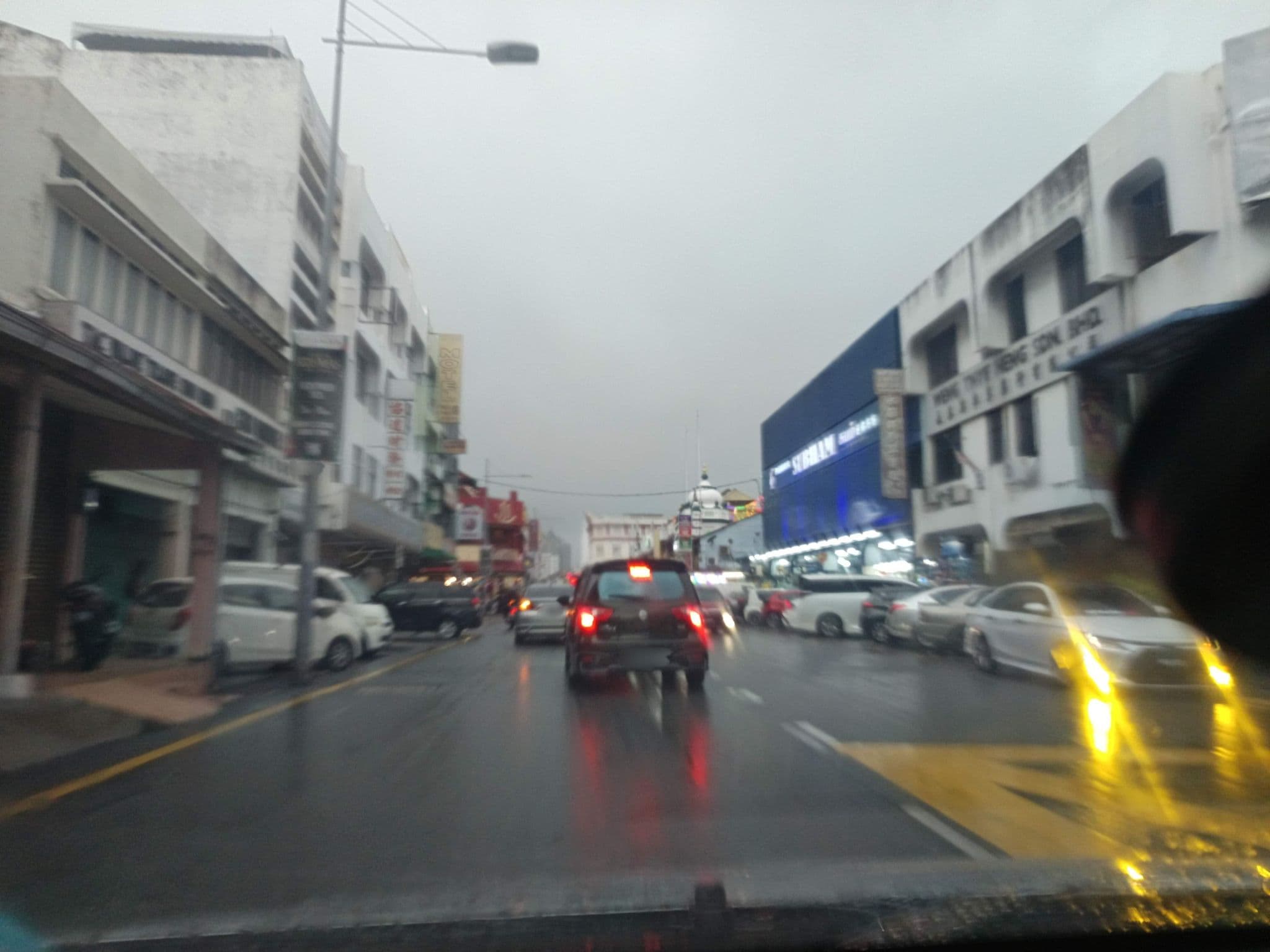Street view near Sunny Side, George Town — © YikQin (CC BY-SA · Mapillary)