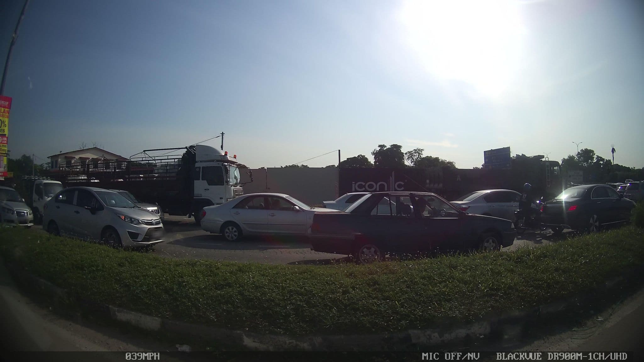 Street view near JV Hotel, Bukit Tambun — © kaart_1 (CC BY-SA · Mapillary)