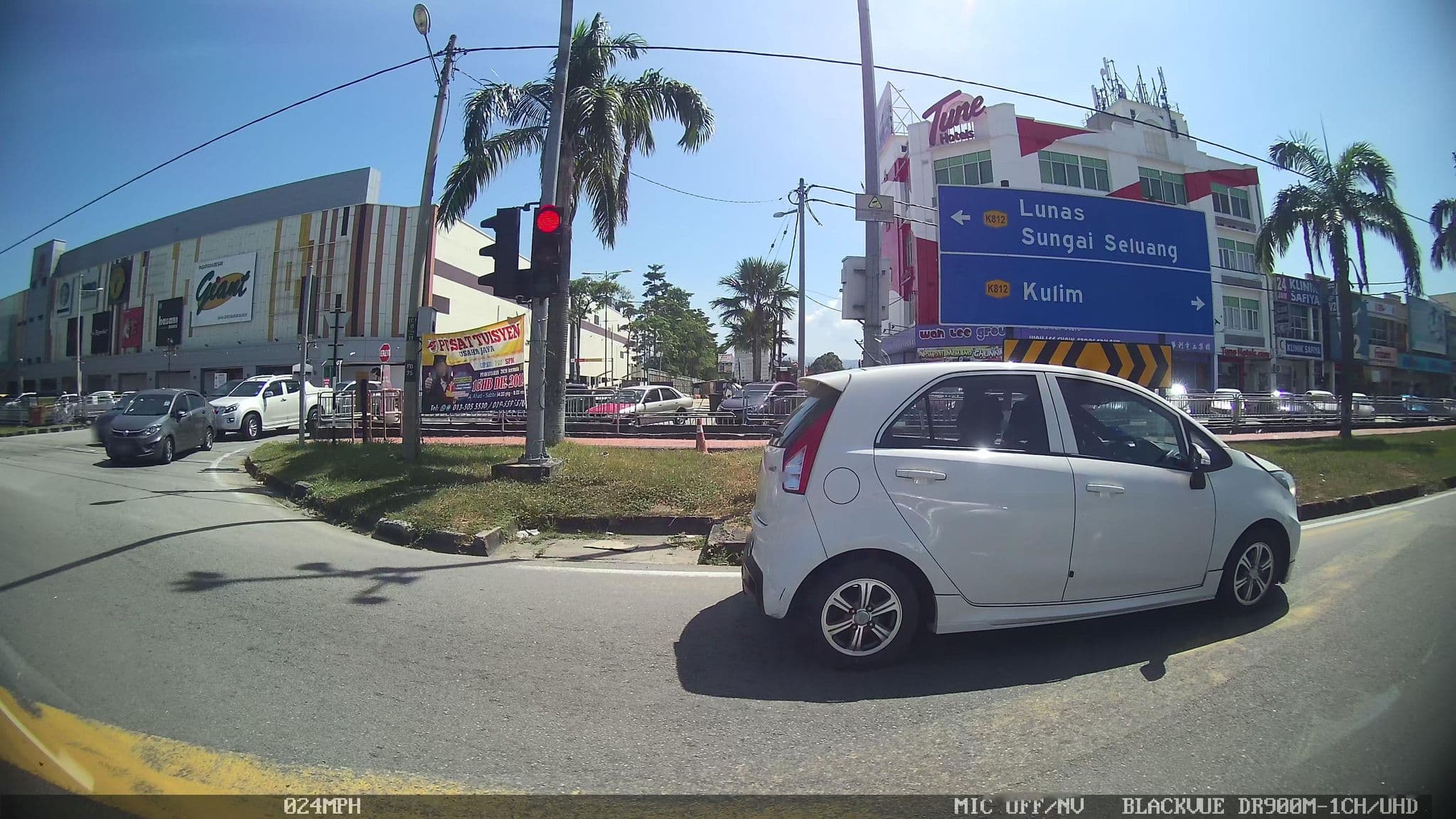 Street view near Tune Hotels, Kulim — © kaart_1 (CC BY-SA · Mapillary)