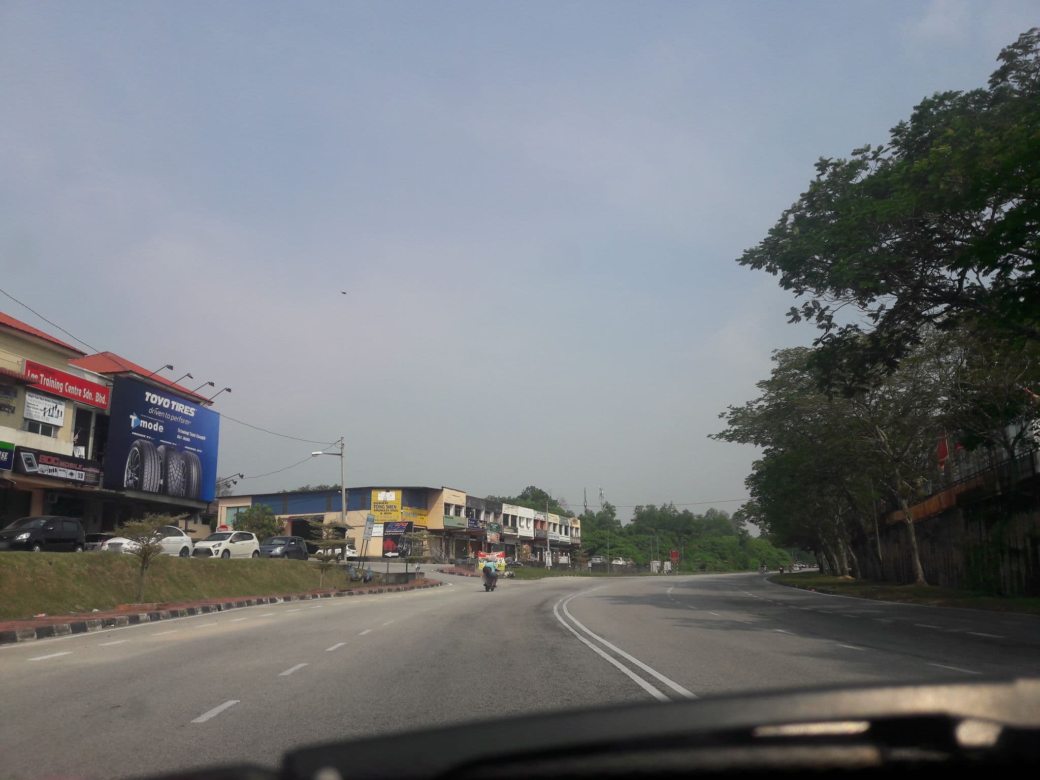 Street view near Oyasumi Hotel, Kulim — © izzatibrahim (CC BY-SA · Mapillary)