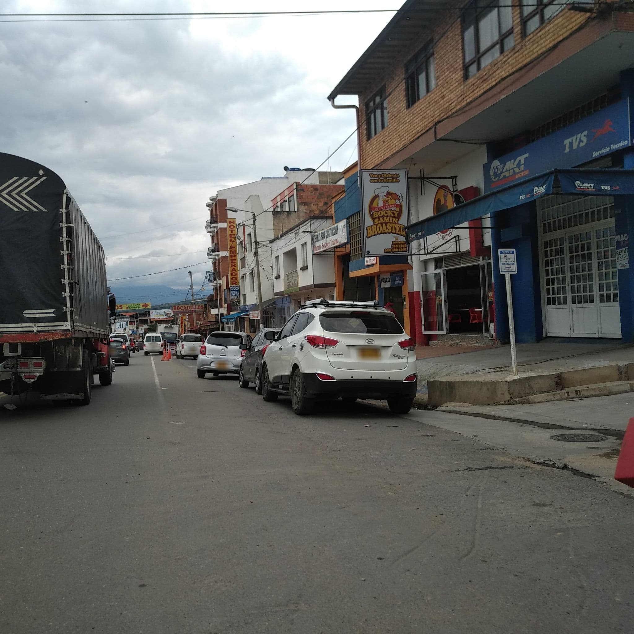 Street view near Hotel El Prado, Moniquirá — © nomadmapper (CC BY-SA · Mapillary)