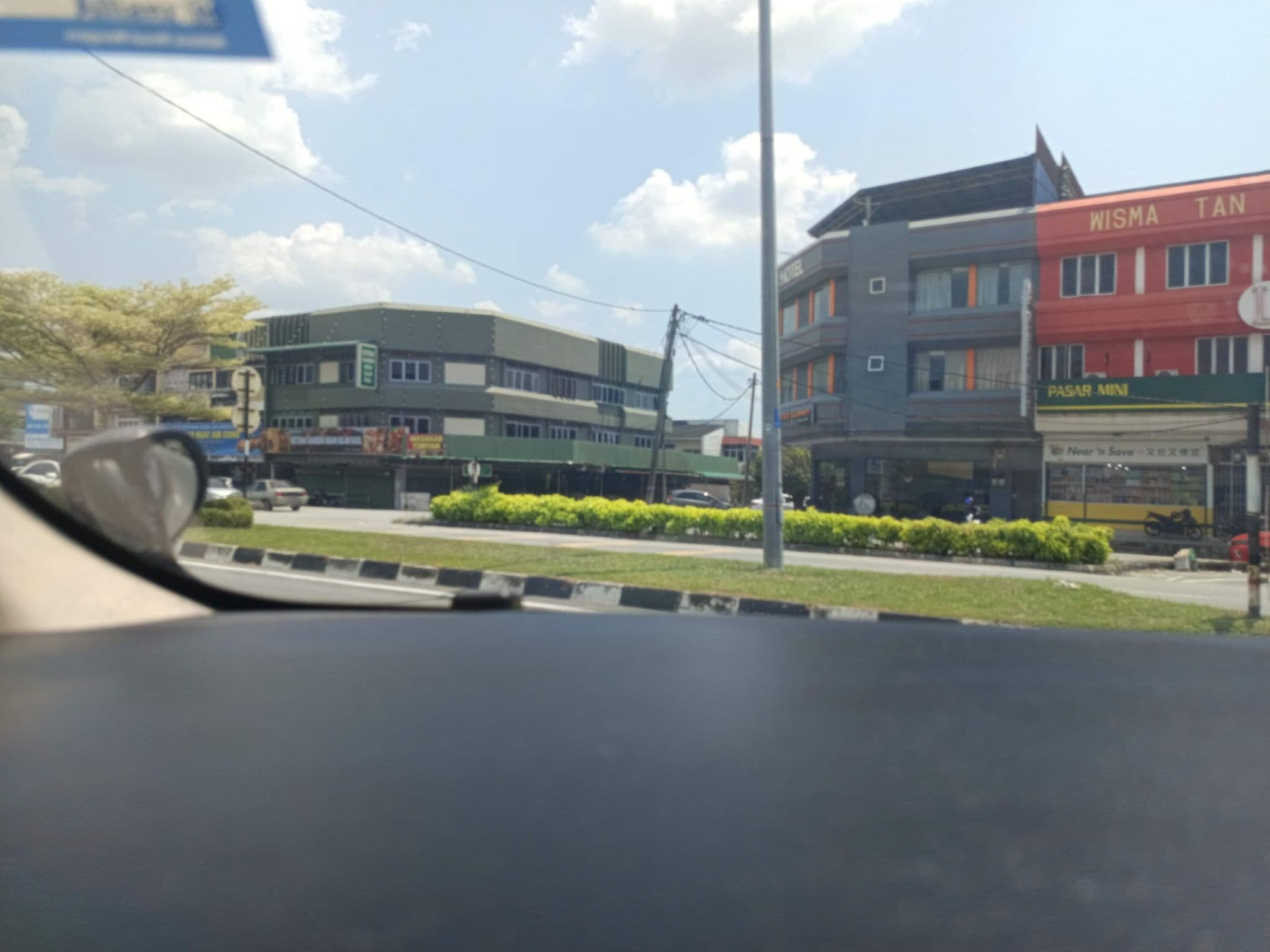 Street view near Luxury hotel, Teluk Intan — © YikQin (CC BY-SA · Mapillary)