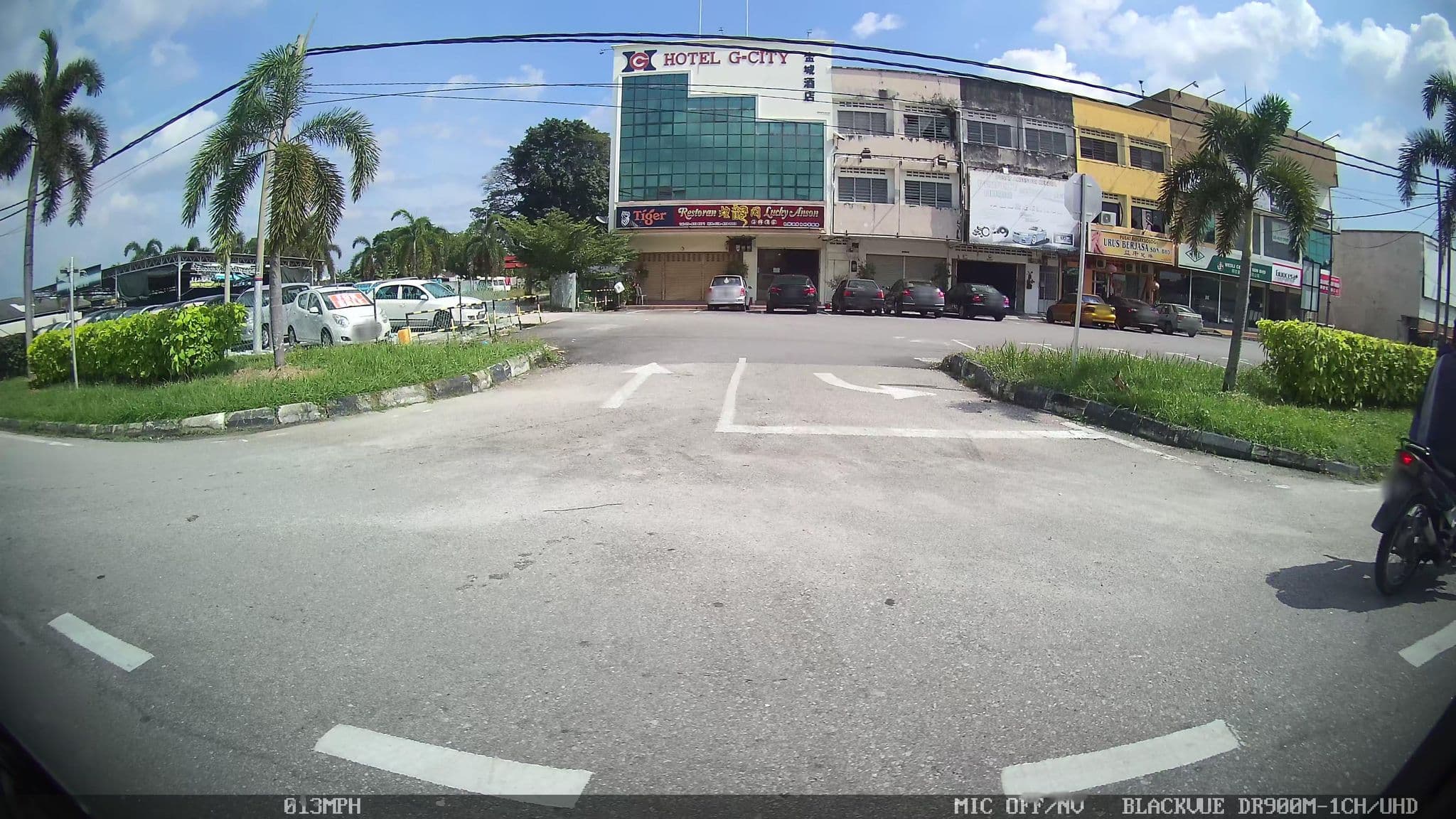 Street view near Hotel G-City,Teluk Anson, Teluk Intan — © kaart_1 (CC BY-SA · Mapillary)