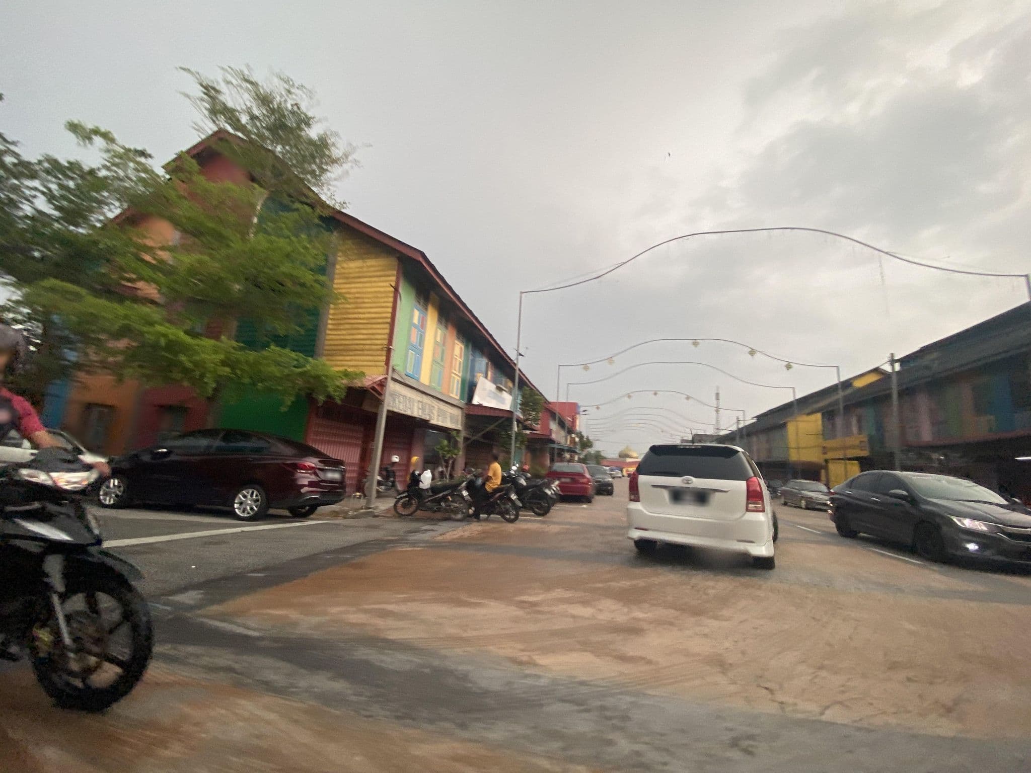 Street view near Homestay Utama Bagan Datoh, Bagan Datuk — © rayth (CC BY-SA · Mapillary)