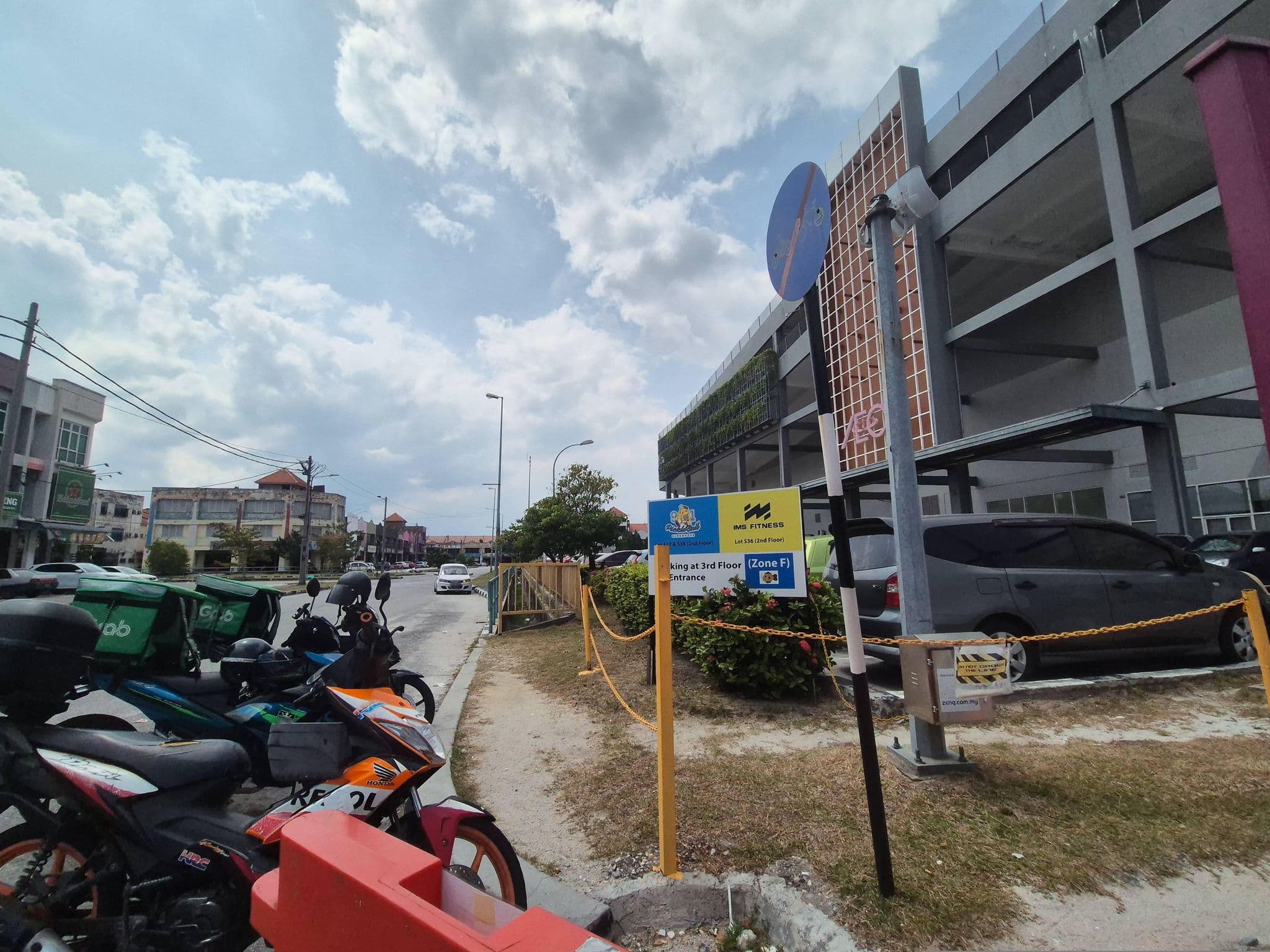 Street view near myhome hotel station 18, Menglembu — © yjjcoolcool (CC BY-SA · Mapillary)