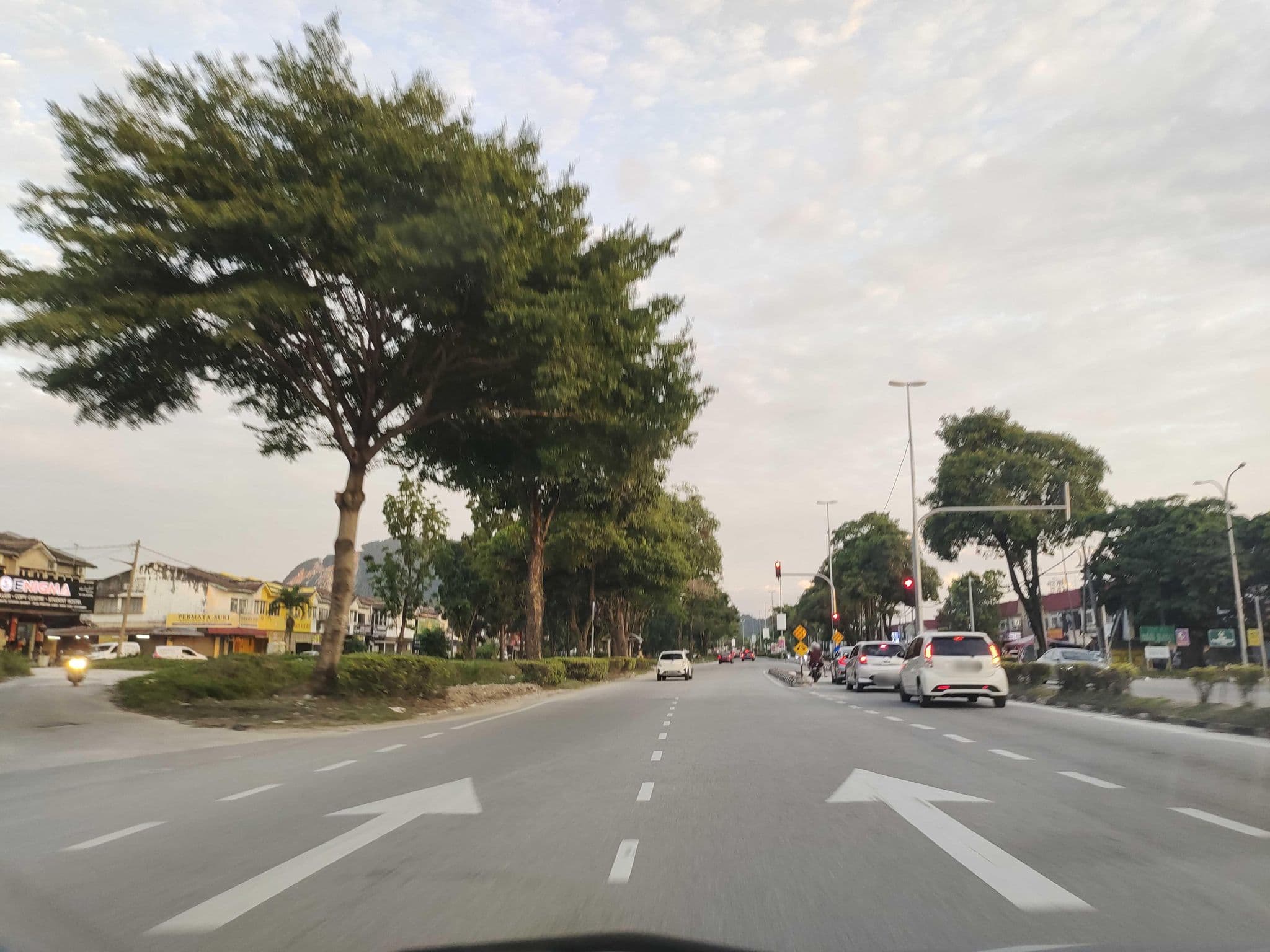 Street view near Hotel Tropicanna Simpang Pulai, Ipoh — © zh9567 (CC BY-SA · Mapillary)