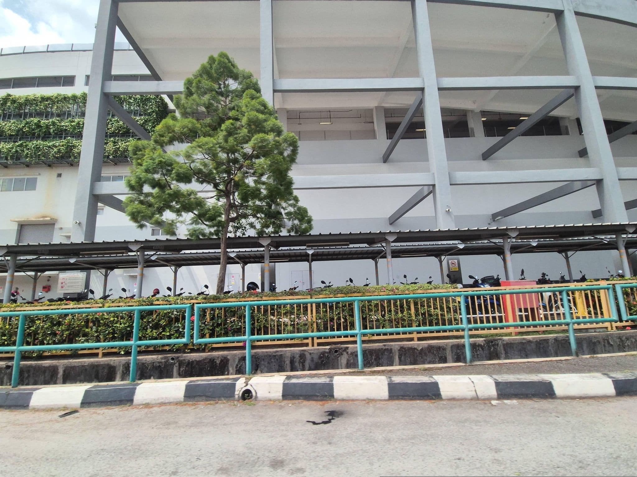 Street view near Station 8Inn Hotel, Menglembu — © yjjcoolcool (CC BY-SA · Mapillary)