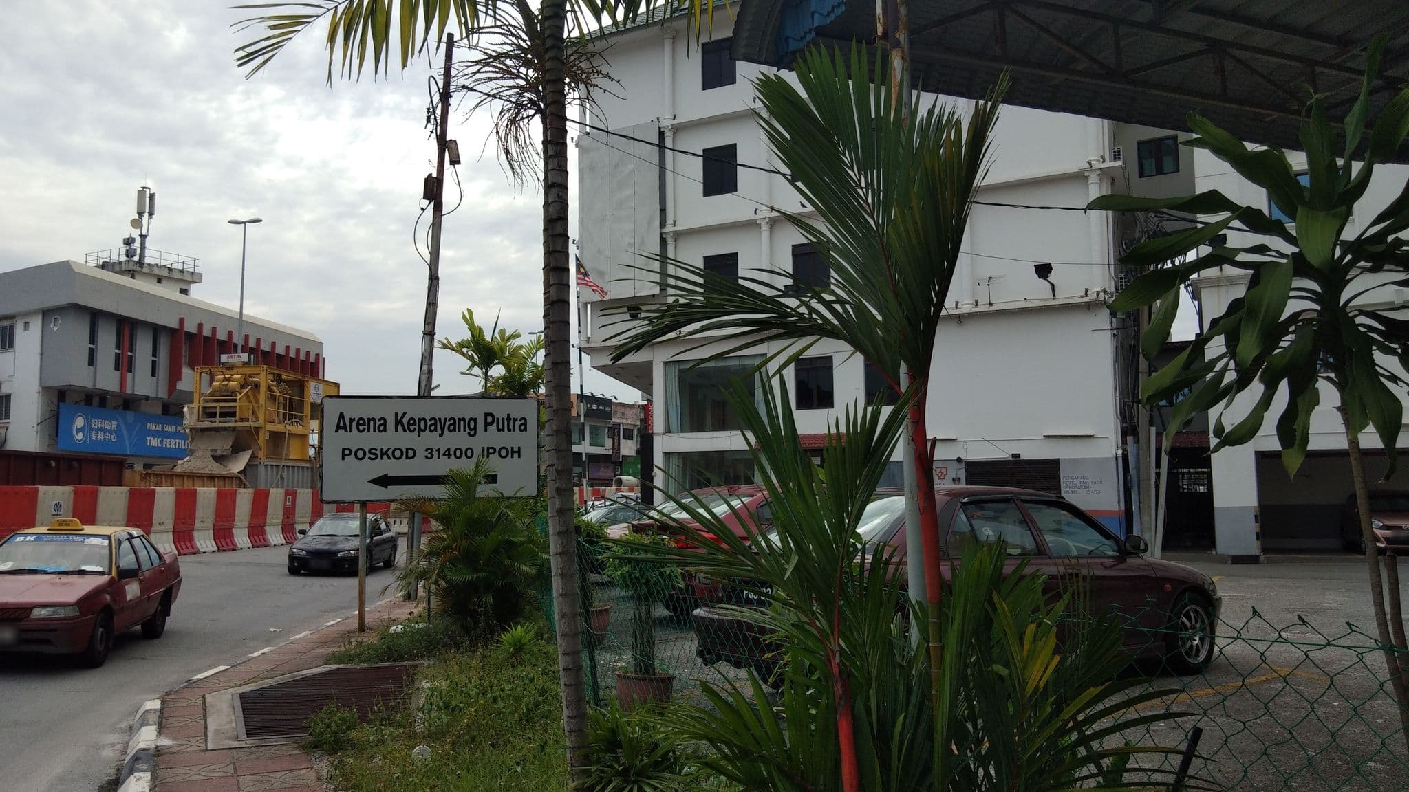 Street view near Dewan Banquet, Hotel Fair Park, Ipoh, Perak, Ipoh — © zayanimastura (CC BY-SA · Mapillary)