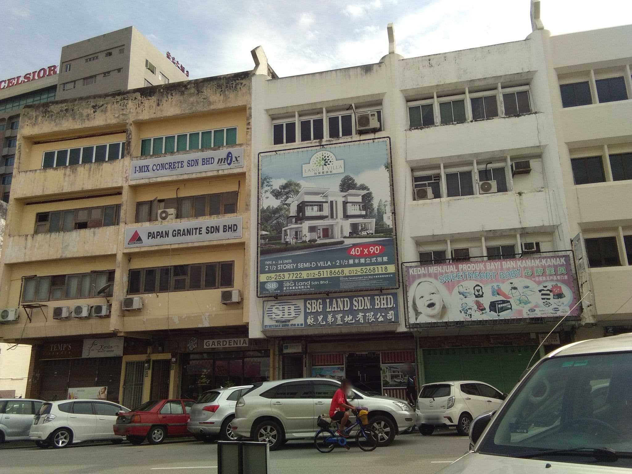Street view near Cheqinn Hotel, Ipoh — © apih (CC BY-SA · Mapillary)