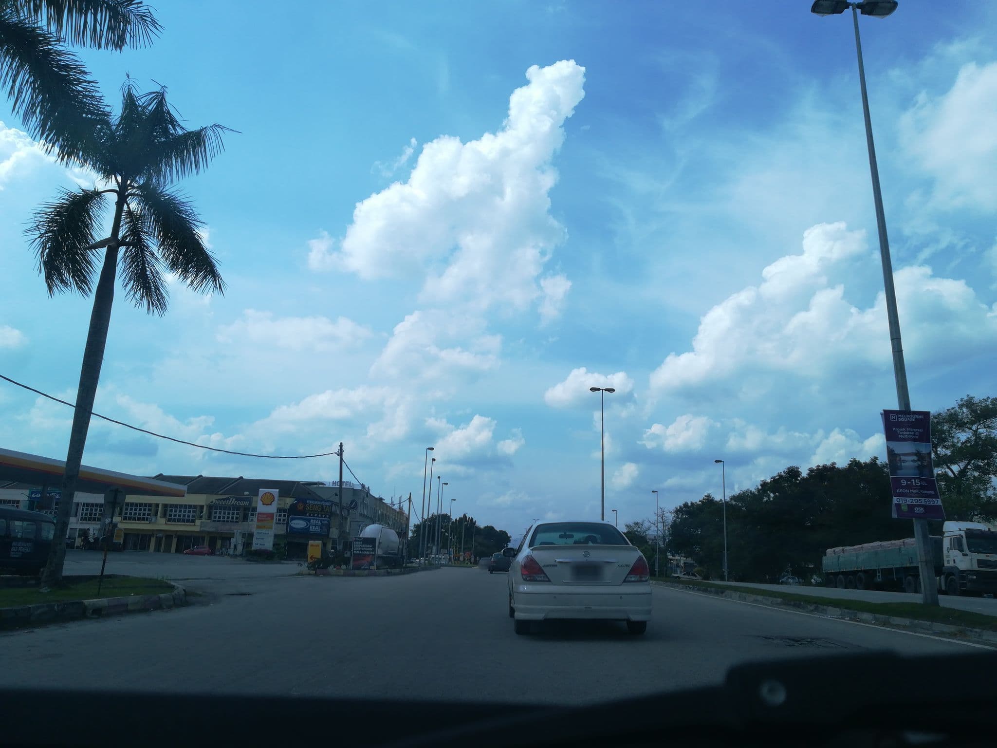 Street view near Hotel Dutaria, Bercham — © jiha99 (CC BY-SA · Mapillary)