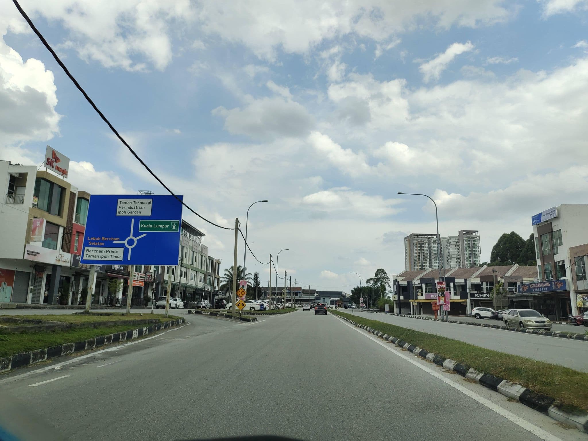Street view near De Residence Boutique Hotel Sdn Bhd, Bercham — © zh9567 (CC BY-SA · Mapillary)