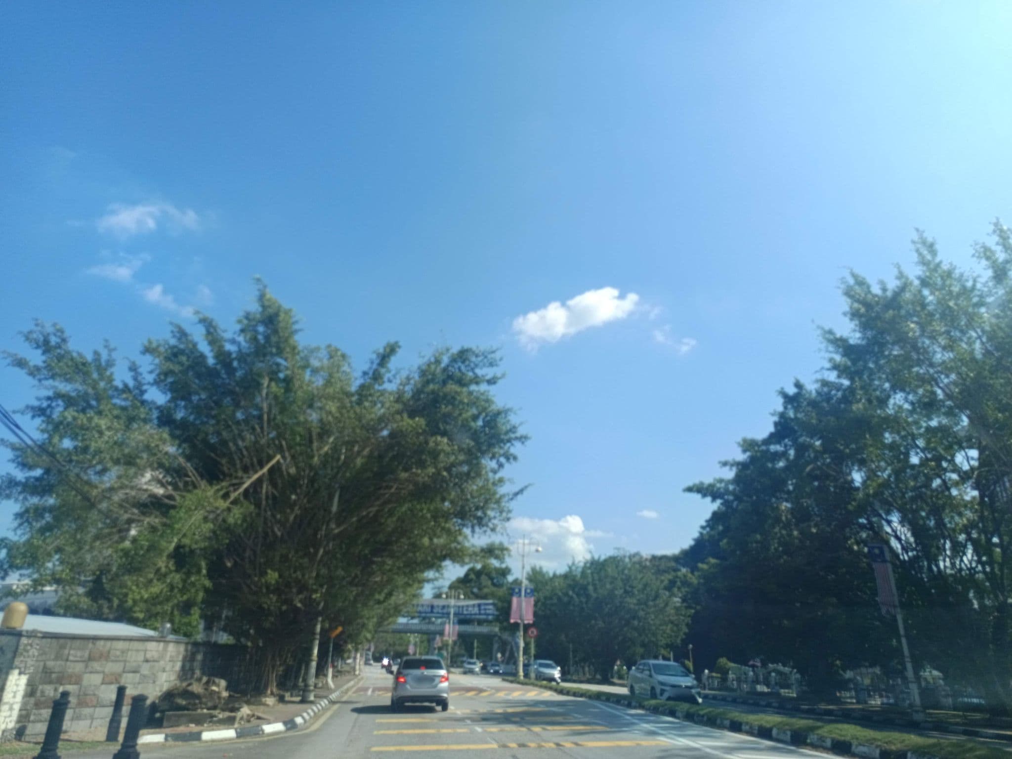 Street view near Room 510 at the Impiana Hotel Ipoh, Kampung Manjoi — © YikQin (CC BY-SA · Mapillary)