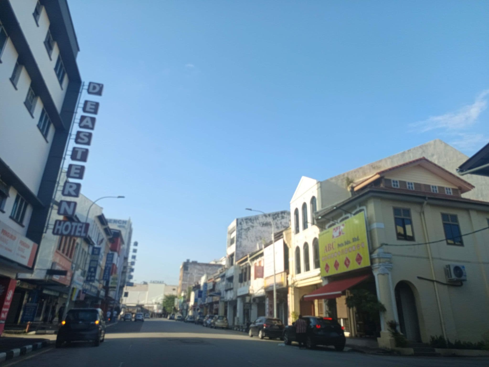 Street view near D'Eastern Hotel, Ipoh — © YikQin (CC BY-SA · Mapillary)
