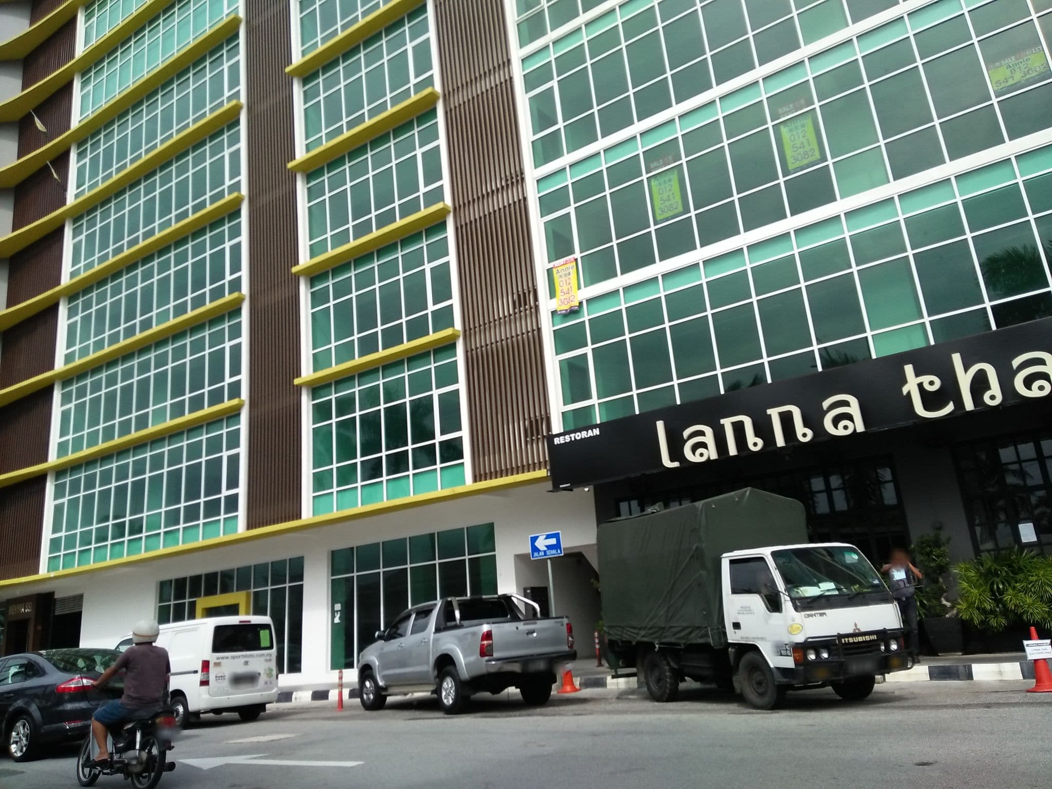 Street view near MH Studios Hotel, Ipoh — © iliyaazmi (CC BY-SA · Mapillary)