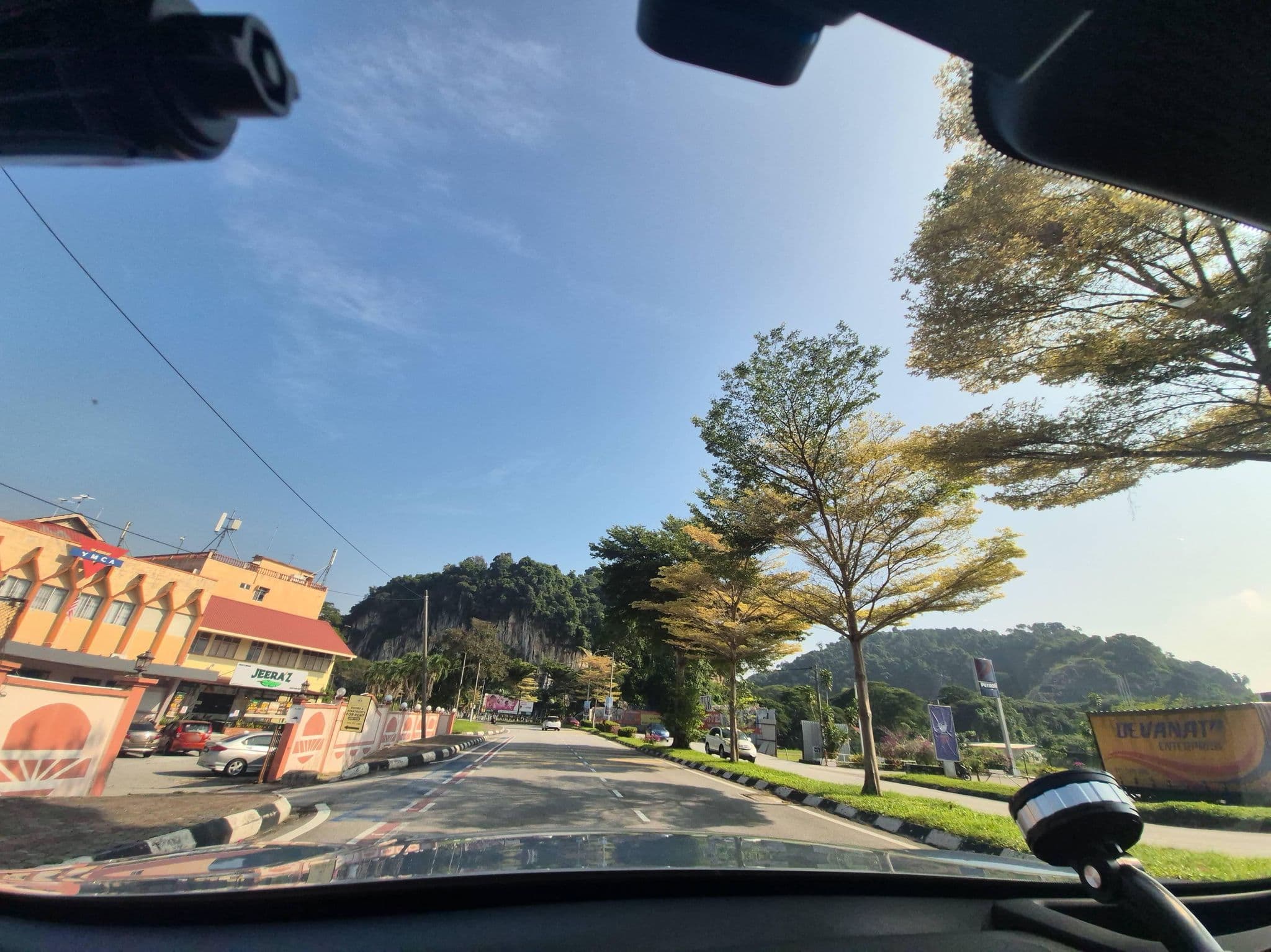 Street view near YMCA Hotel, Kampung Manjoi — © lin_wang (CC BY-SA · Mapillary)