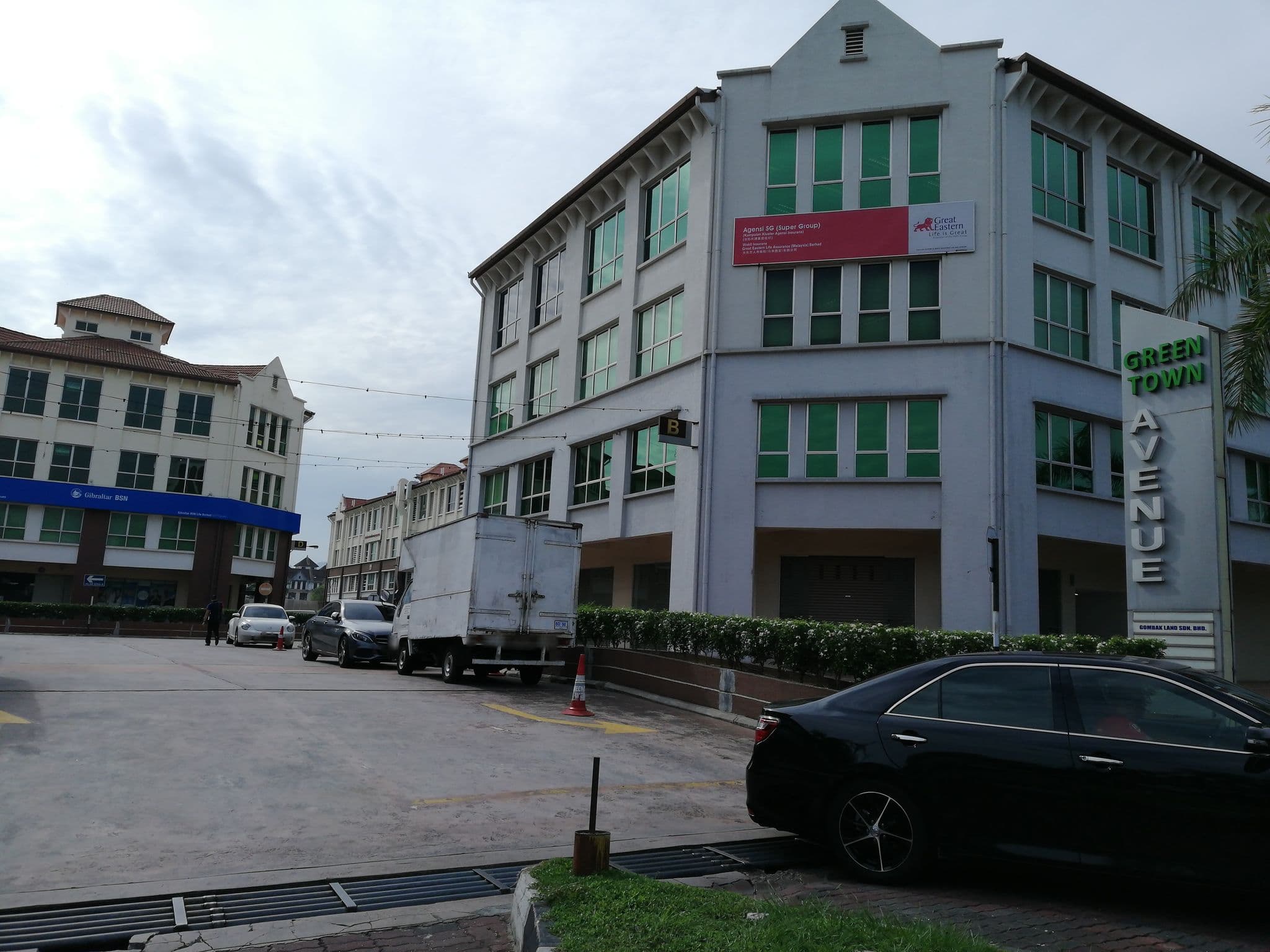 Street view near Villa Cantik, Ipoh — © fizzmaliki (CC BY-SA · Mapillary)