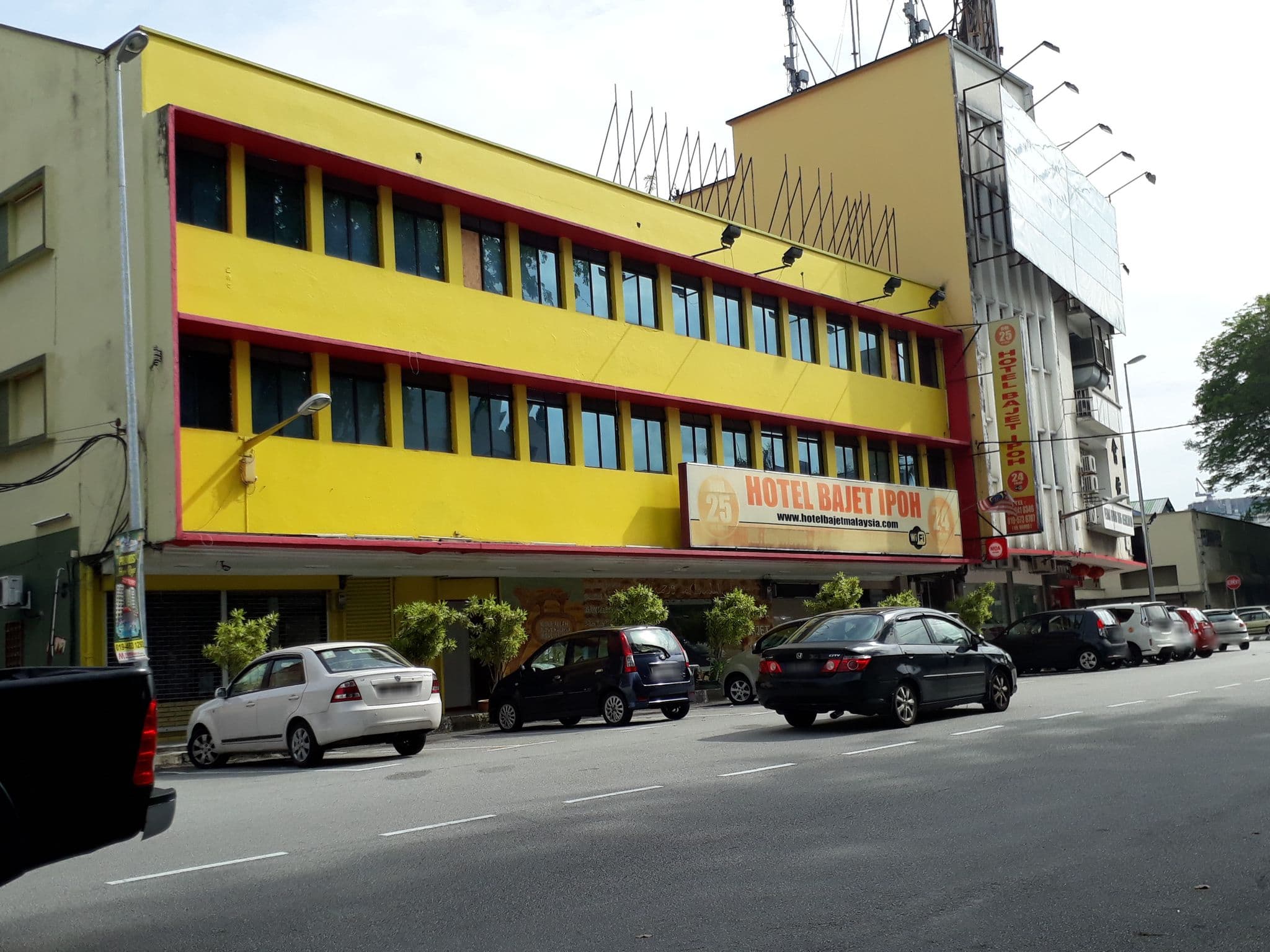 Street view near Hotel Bajet Ipoh, Ipoh — © brintha99 (CC BY-SA · Mapillary)