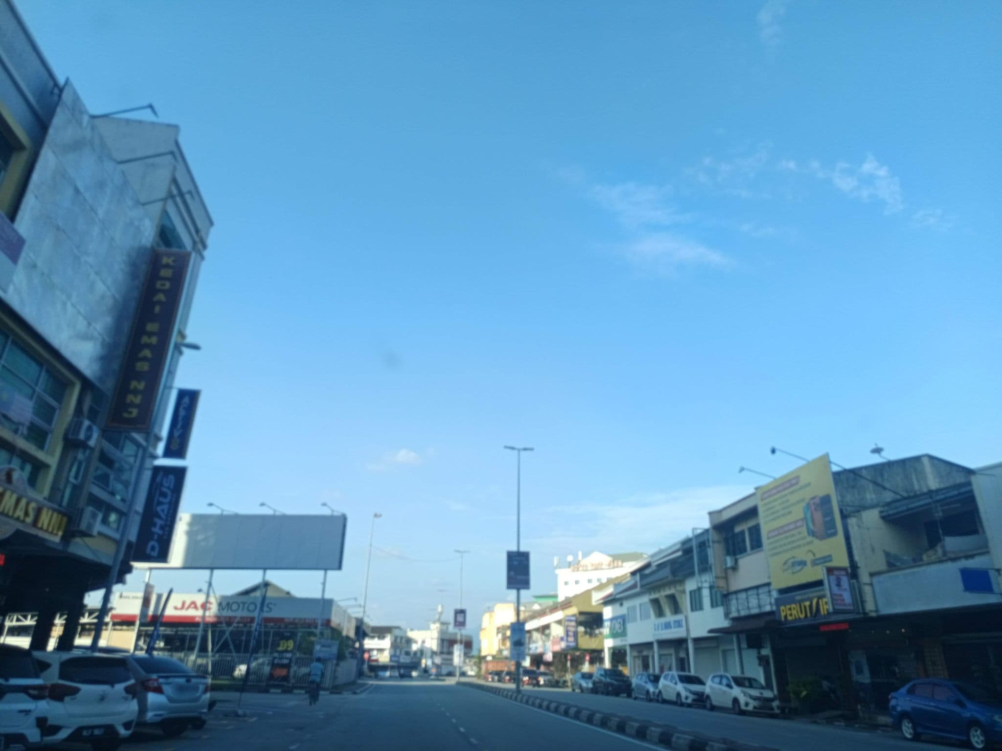 Street view near Bmc Hotel, Ipoh — © YikQin (CC BY-SA · Mapillary)