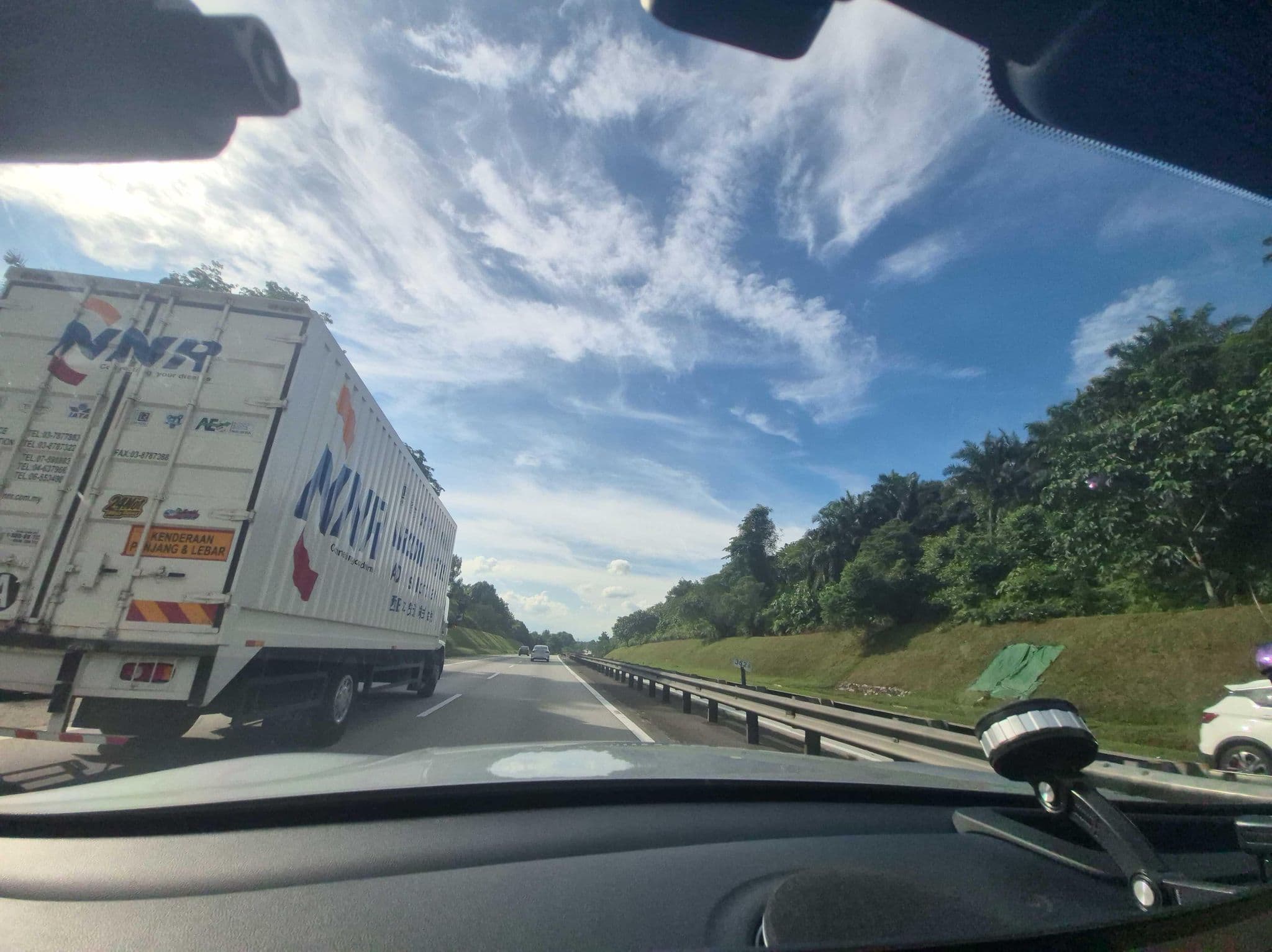 Street view near Crystal Crown Hotel, Sungkai — © lin_wang (CC BY-SA · Mapillary)