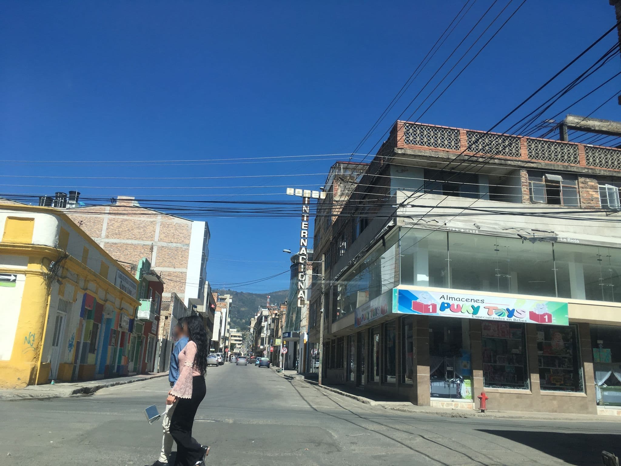 Street view near Hotel Perla Victoria, Duitama — © nicovargas (CC BY-SA · Mapillary)