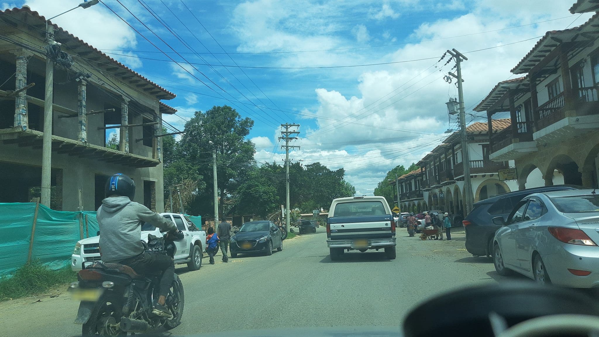Street view near Hostal Everest, Villa de Leyva — © luiscame (CC BY-SA · Mapillary)