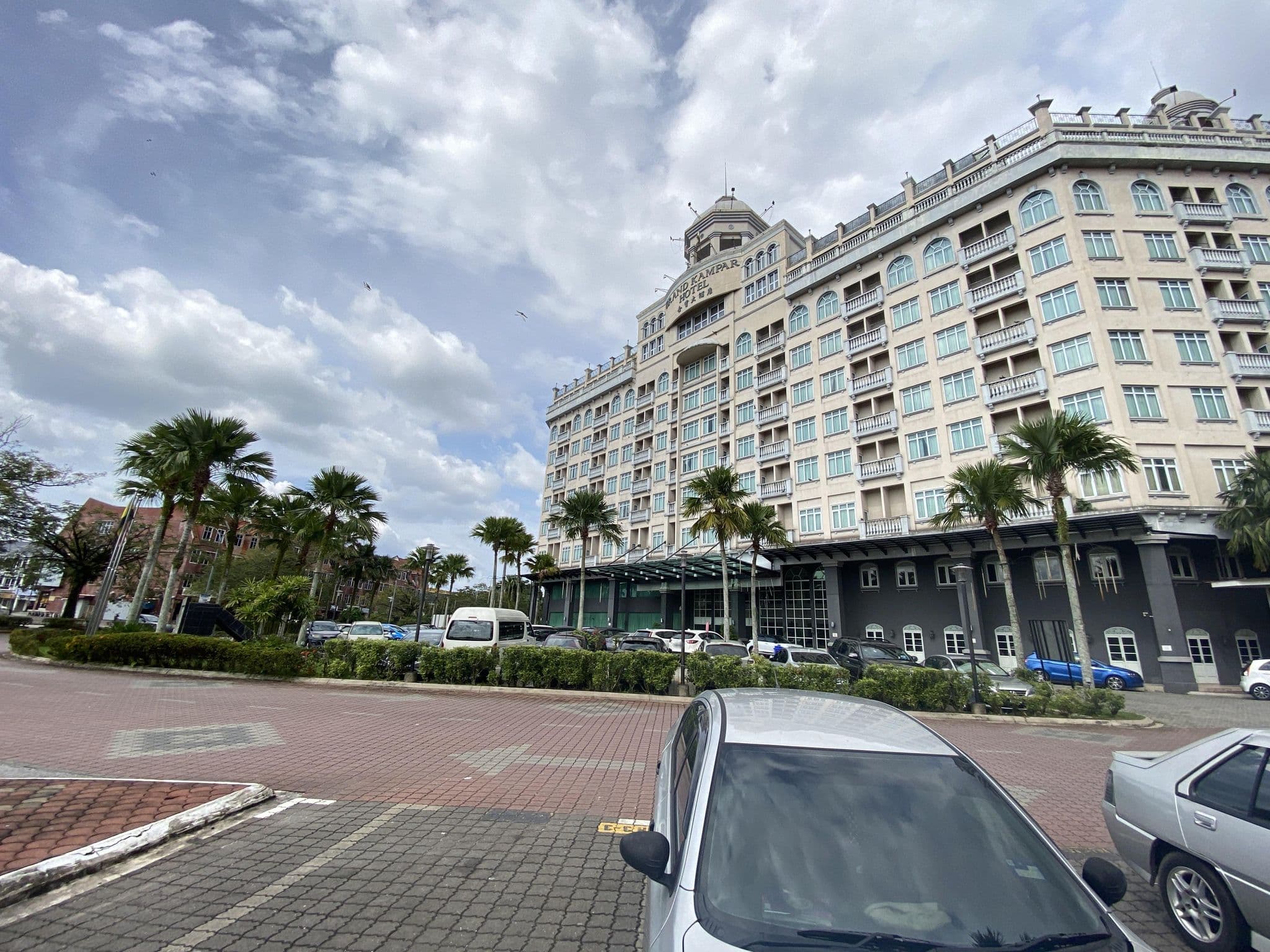 Street view near Conference Hall Timah 1 Grand Kampar Hotel, Kampar — © kounadayo (CC BY-SA · Mapillary)