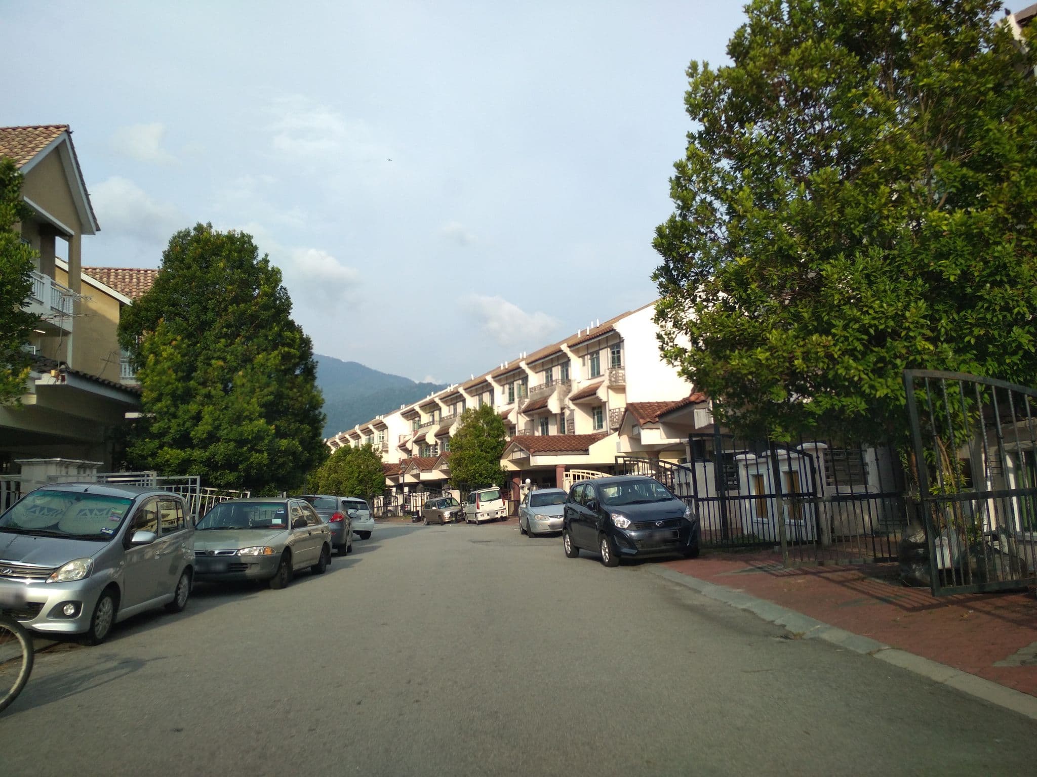 Street view near Empire Hotel, Malim Nawar — © sky096 (CC BY-SA · Mapillary)