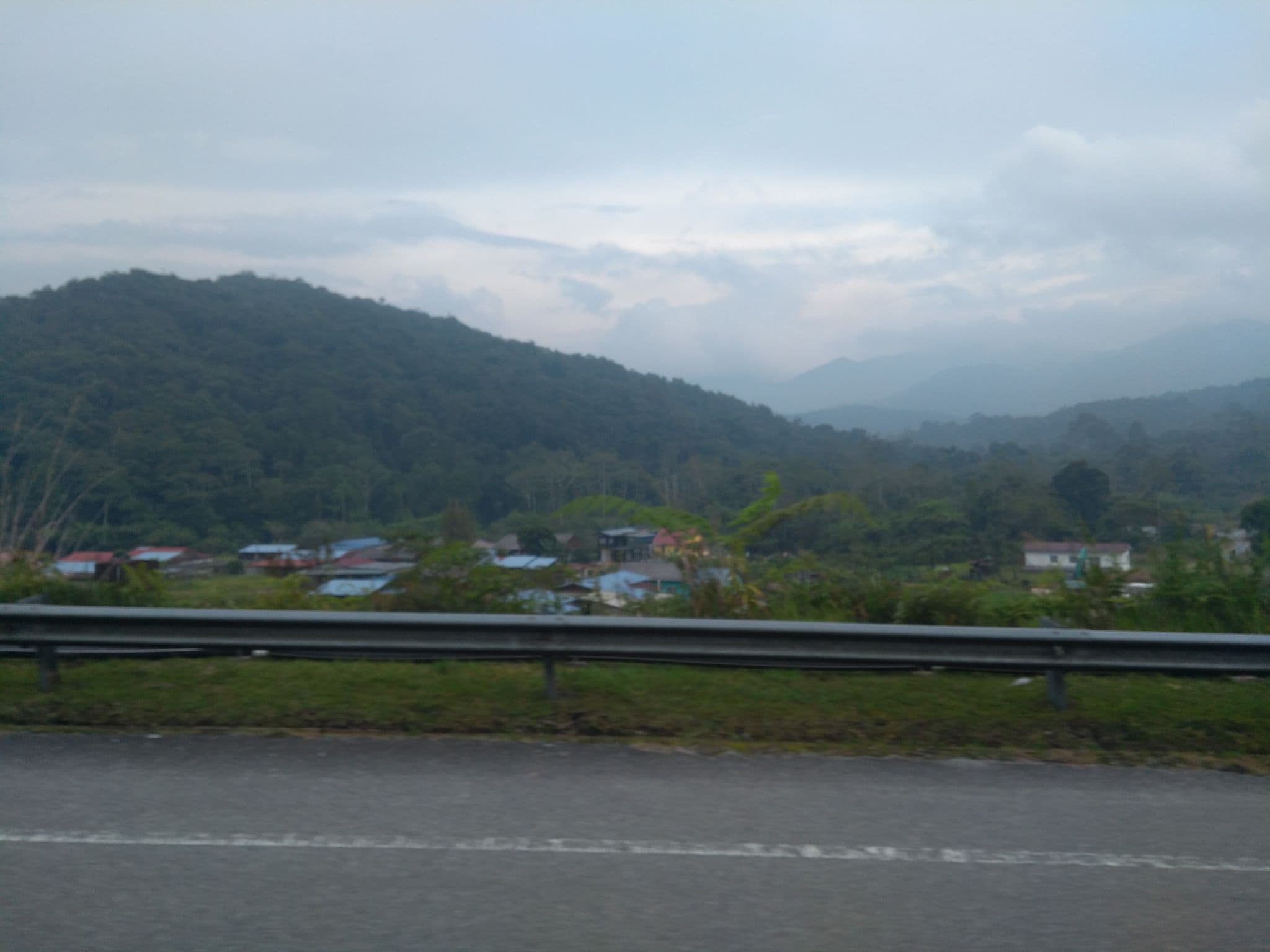 Street view near Rumah Rehat Highlands, Blue Valley — © remonet (CC BY-SA · Mapillary)