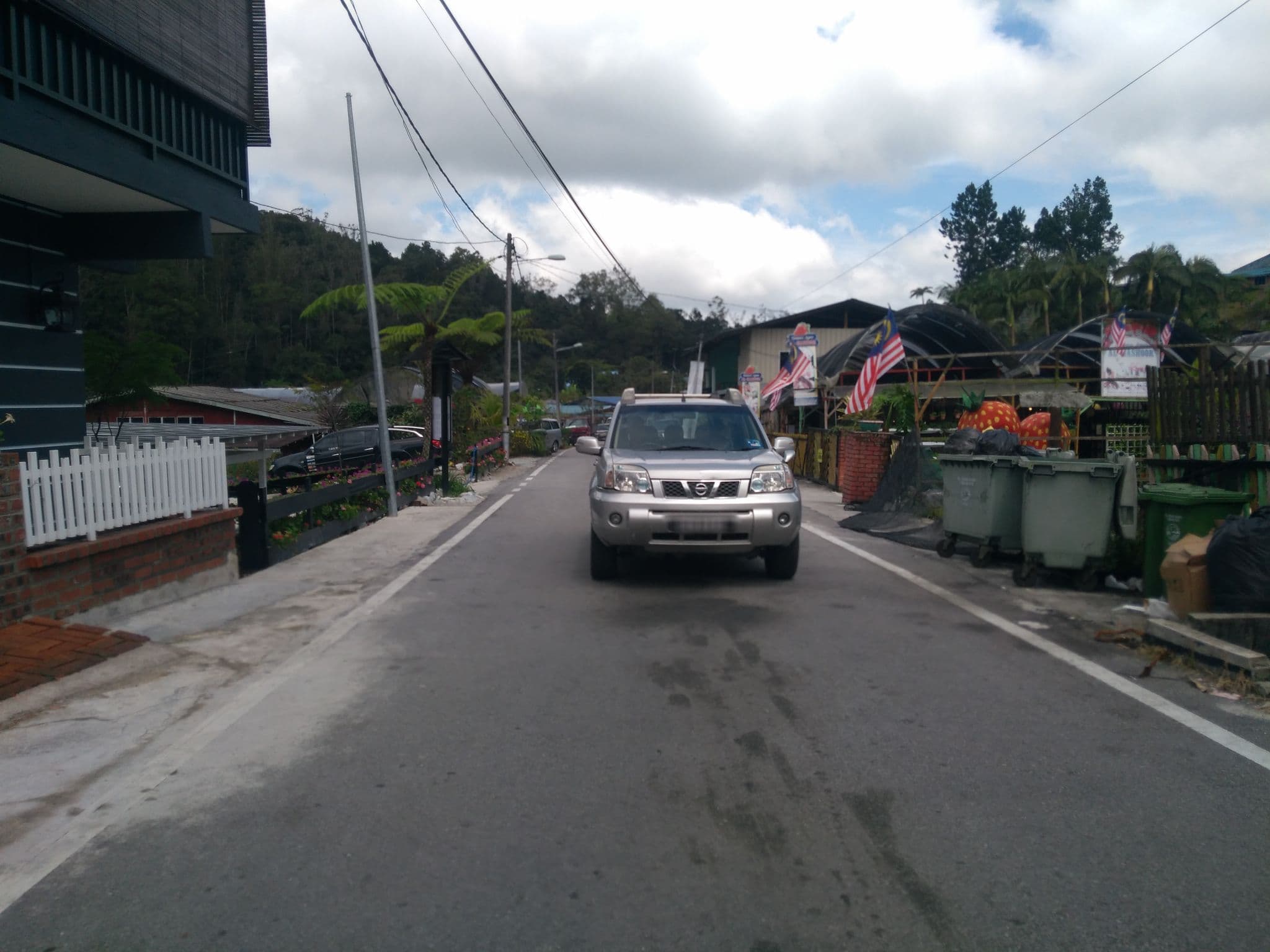 Street view near Tiny Boutique Habitat ( Geranium ), Berincang — © remonet (CC BY-SA · Mapillary)