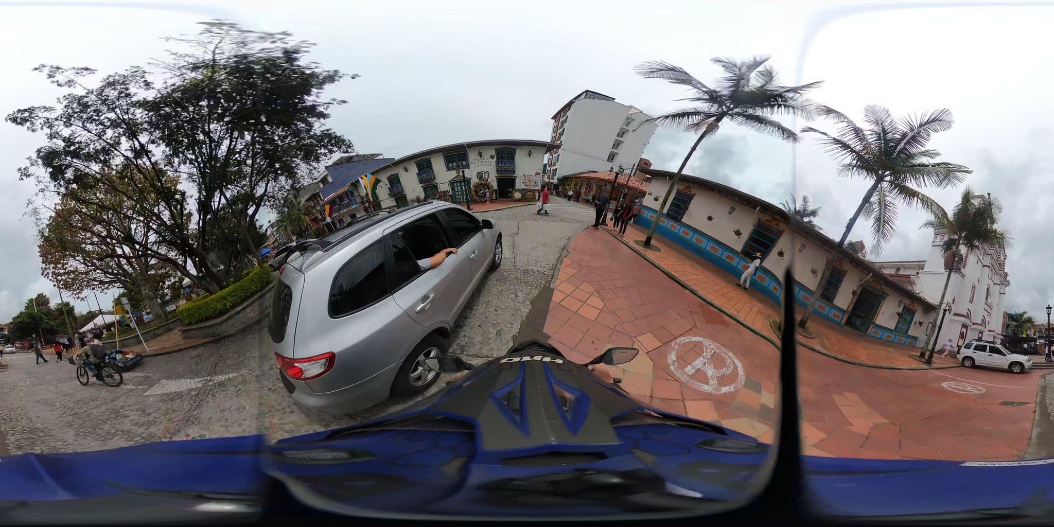 Street view near The Snuggly Duckling, Guatapé — © 360recorrido (CC BY-SA · Mapillary)