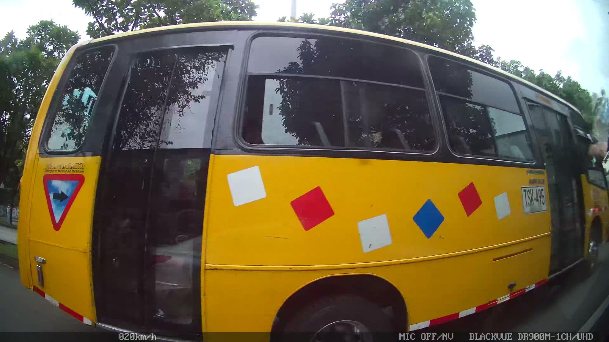 Street view near U de antioquia Bed & Breakfast, Medellín — © kaart_4 (CC BY-SA · Mapillary)