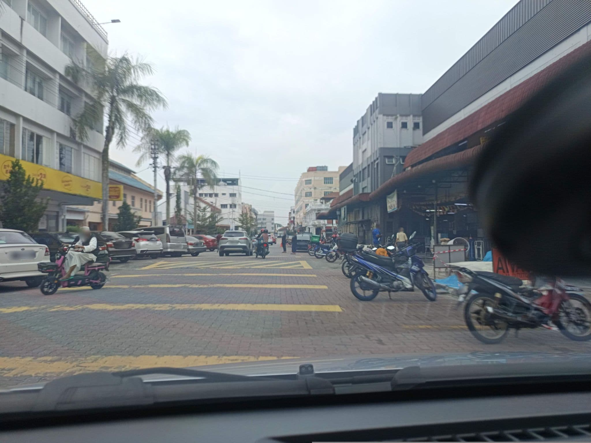 Street view near Axlite Hotel, Taiping — © YikQin (CC BY-SA · Mapillary)