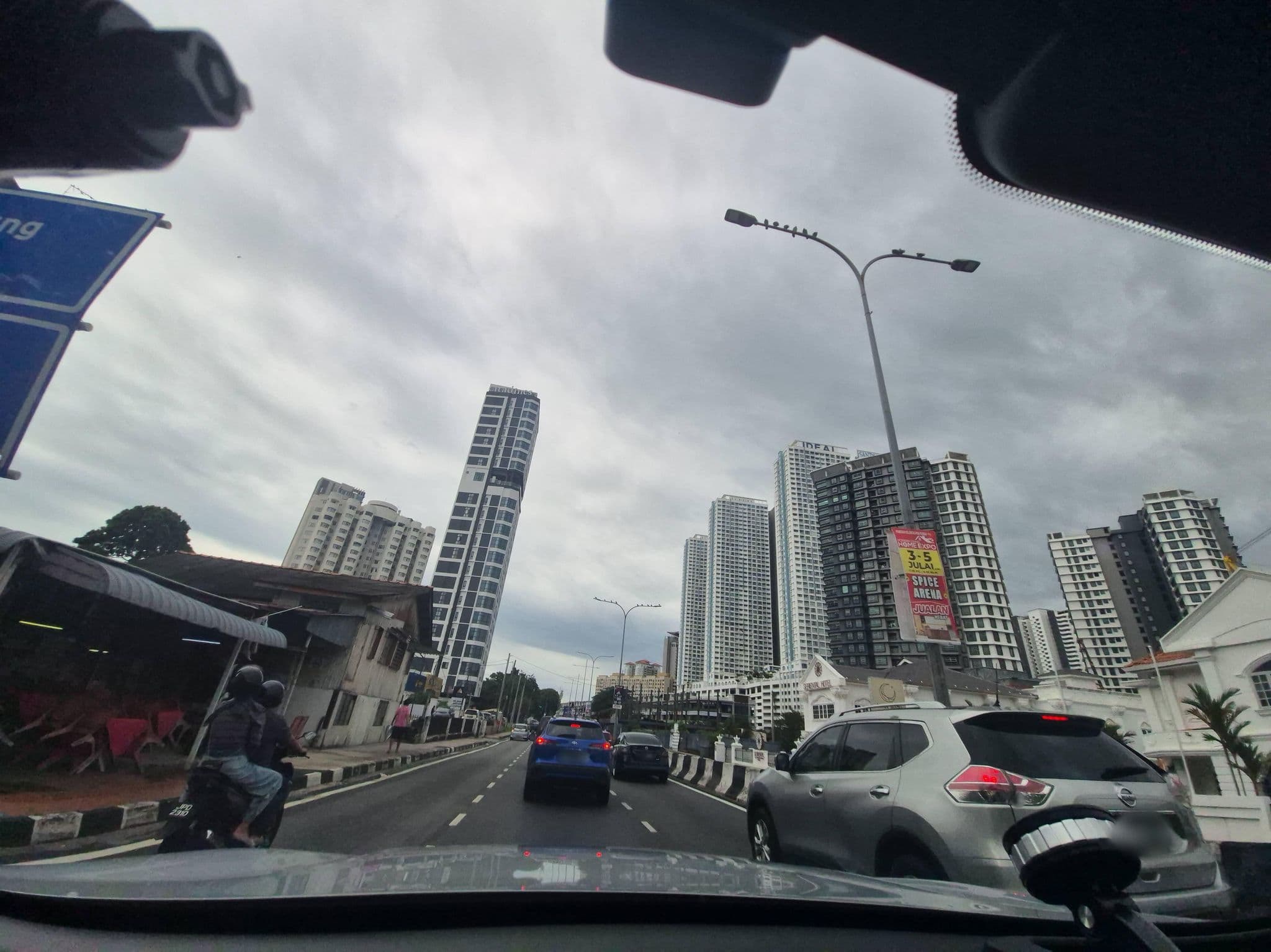 Street view near Seriental Hotel, Tanjung Tokong — © lin_wang (CC BY-SA · Mapillary)
