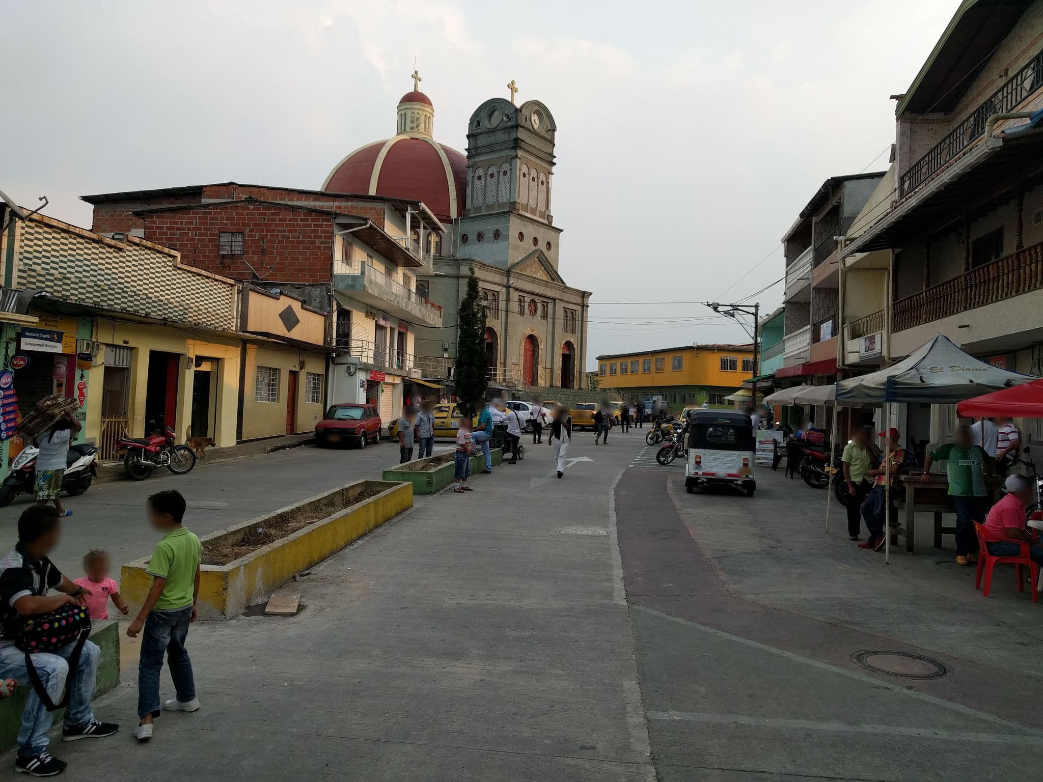 Street view near Hotel Diocelina, Briceño — © janvanbekkum (CC BY-SA · Mapillary)