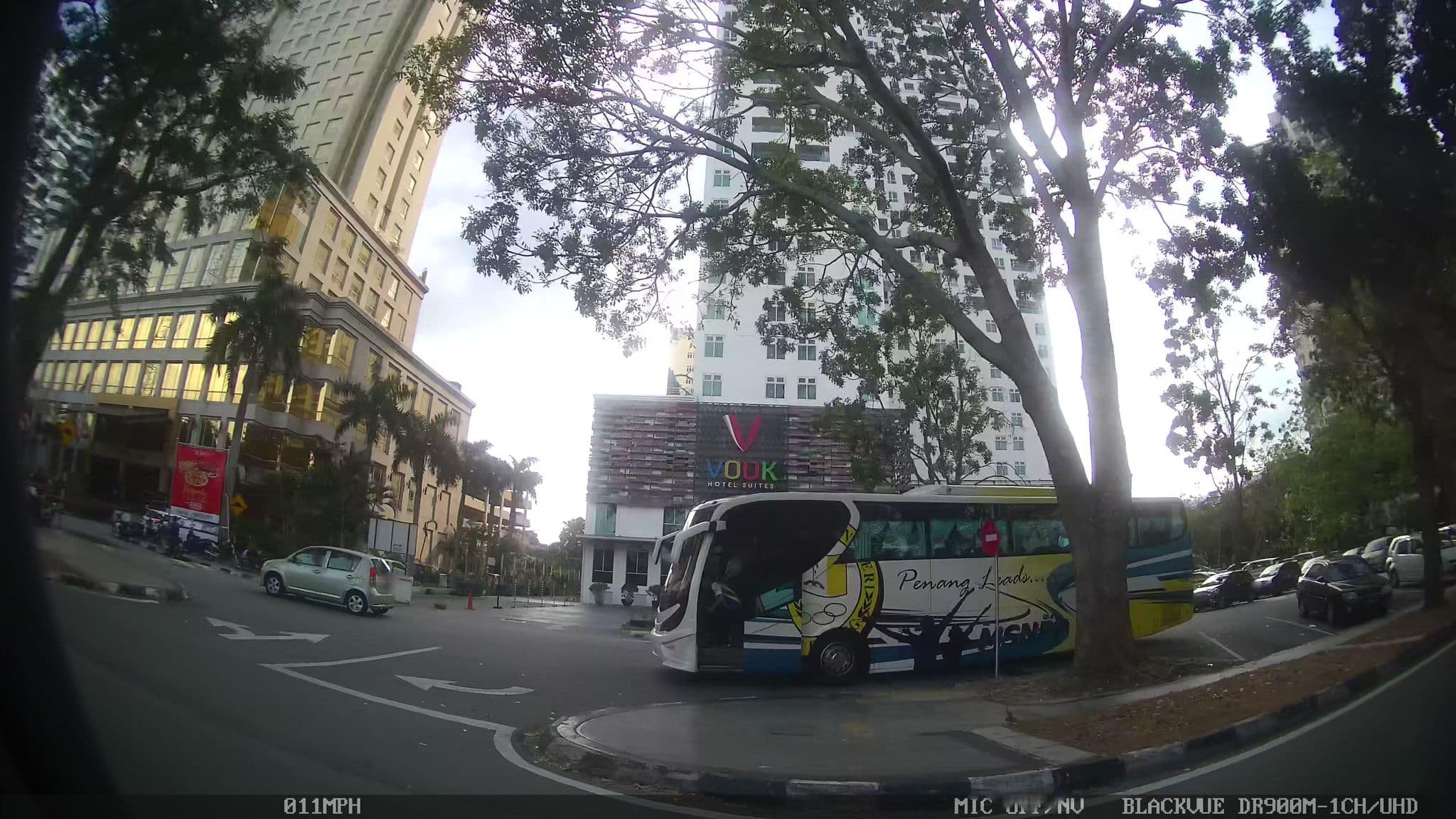 Street view near VOUK Hotel Suites, George Town — © kaart_4 (CC BY-SA · Mapillary)