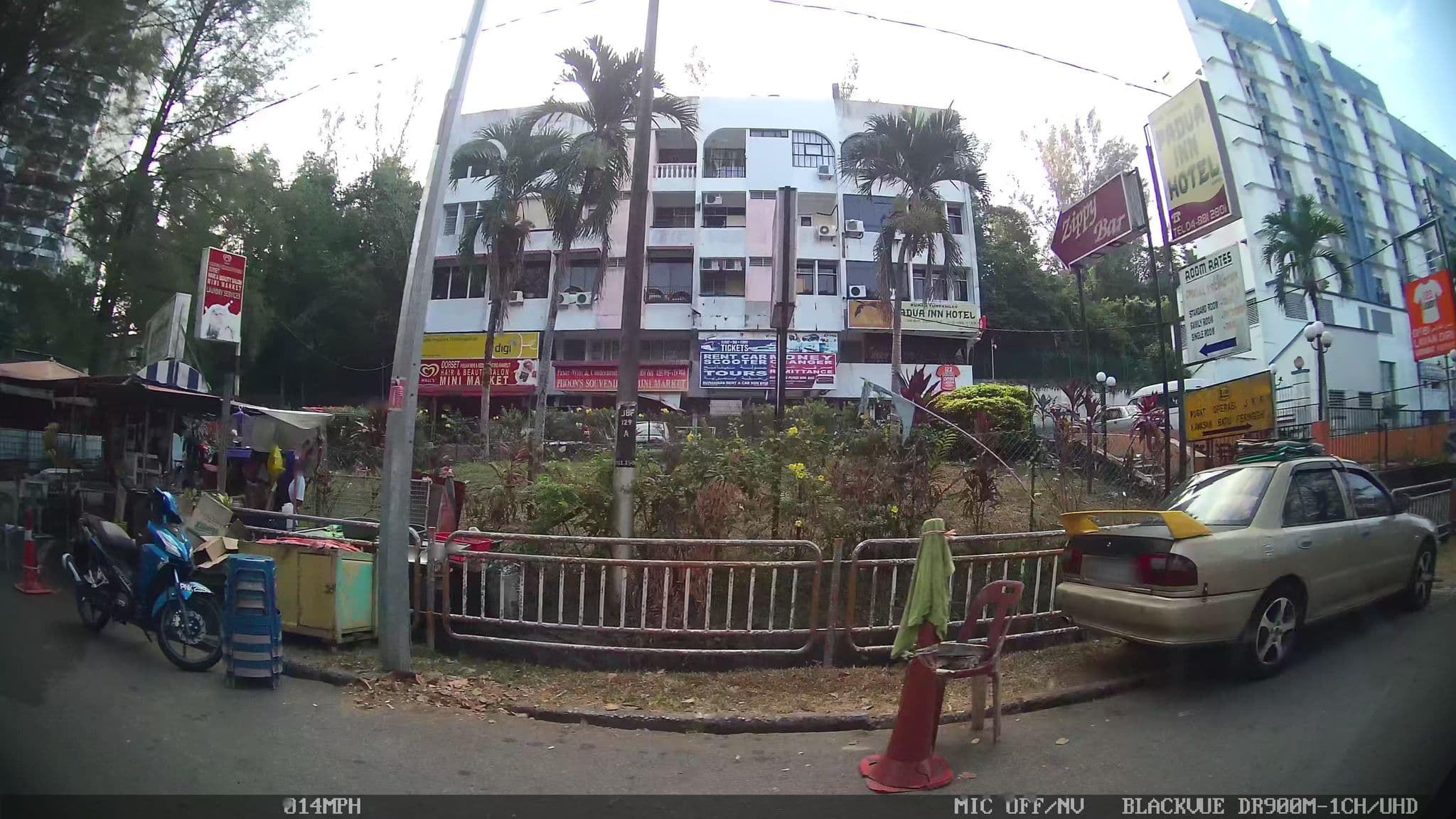 Street view near Hotelku, Batu Feringgi — © kaart_4 (CC BY-SA · Mapillary)
