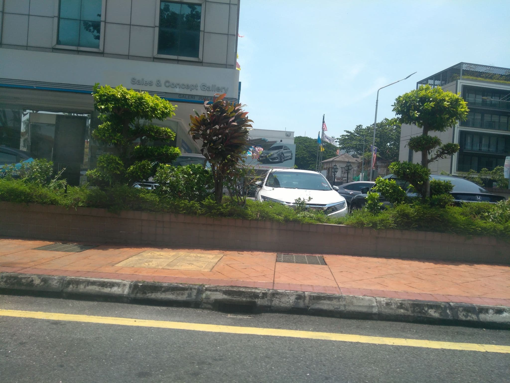 Street view near Bayview lobby, George Town — © remonet (CC BY-SA · Mapillary)