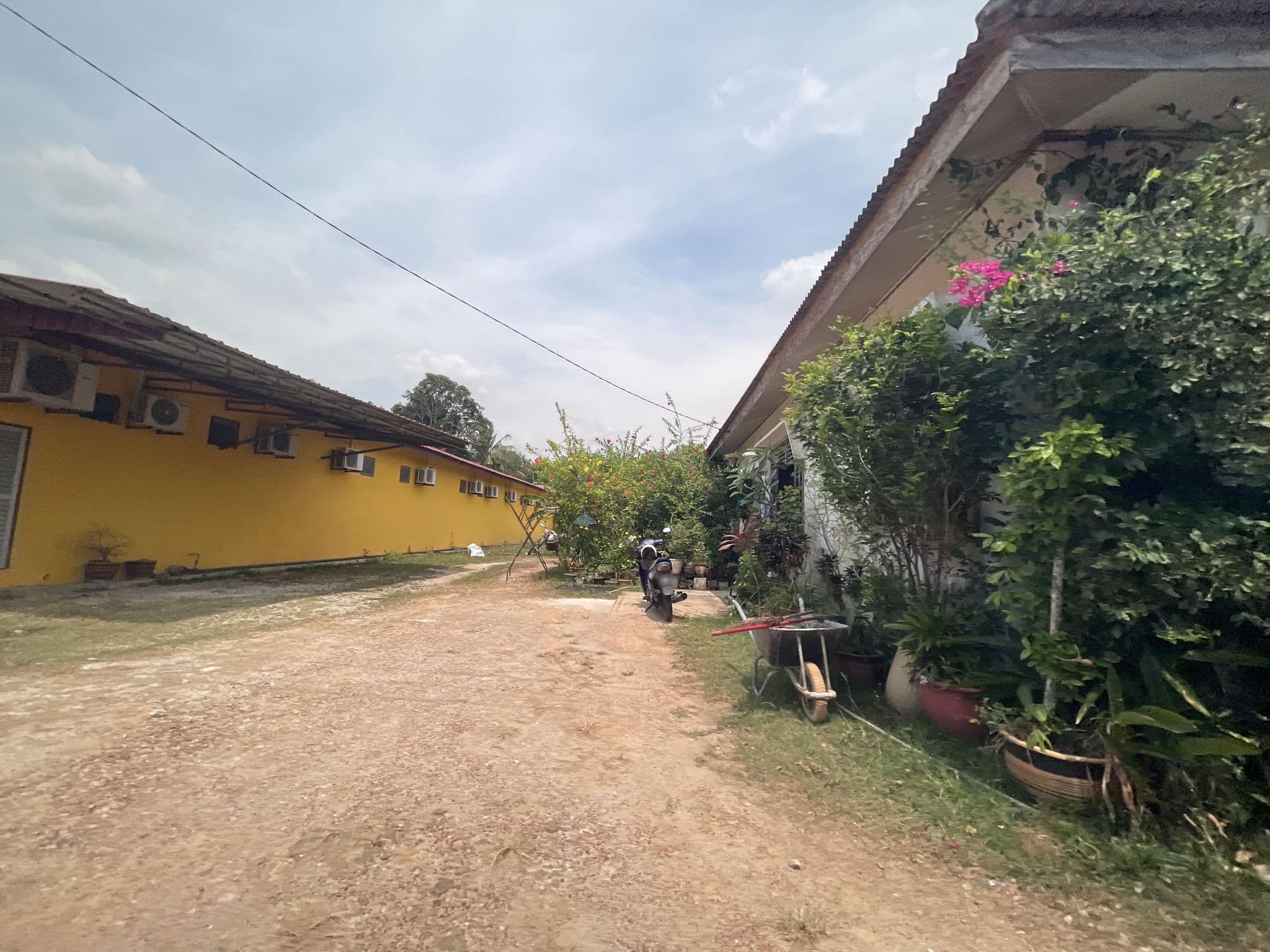 Street view near Ziella de Villa, Pantai Cenang — © filipb (CC BY-SA · Mapillary)
