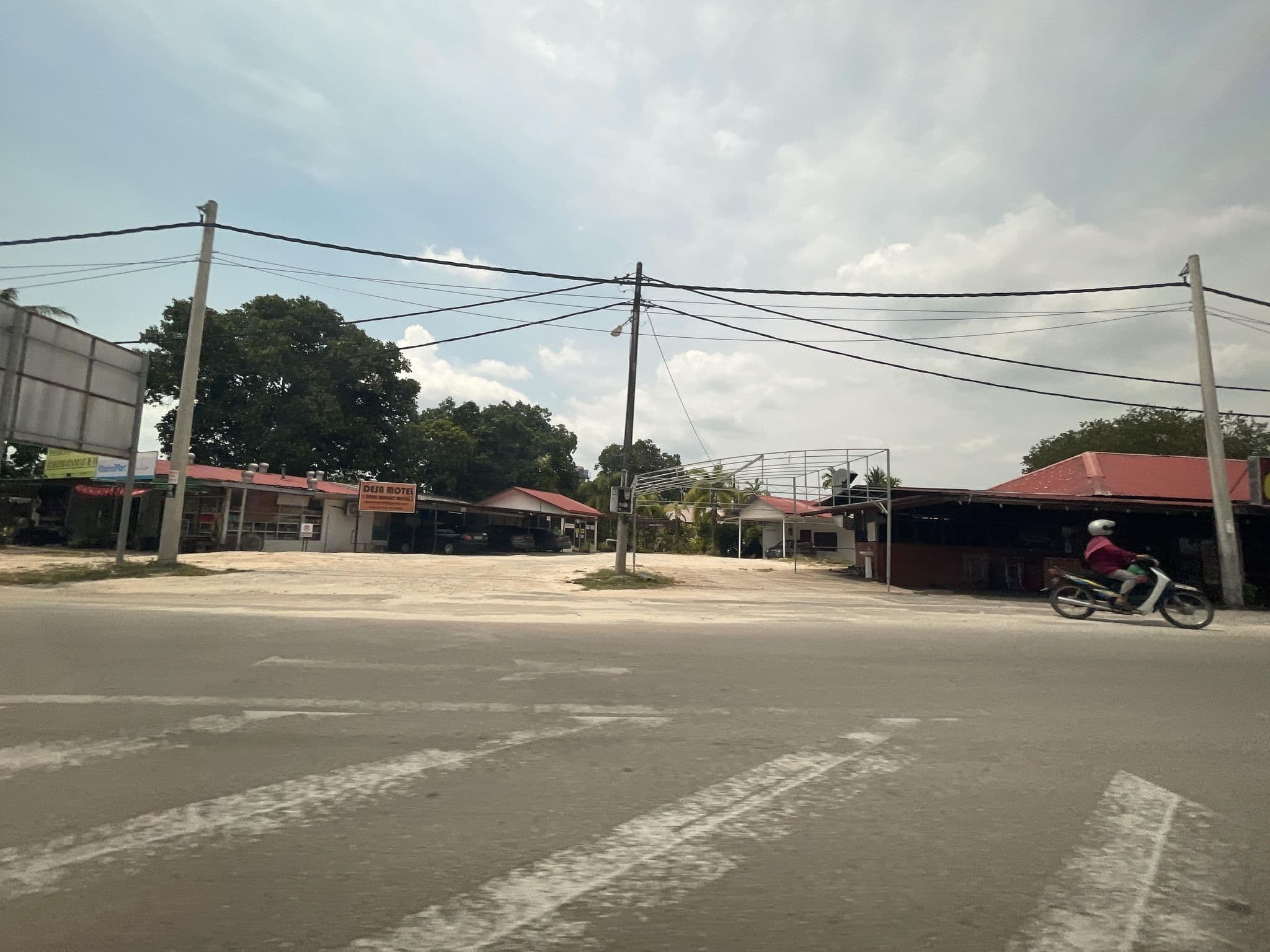 Street view near Sedan Motel, Pantai Cenang — © filipb (CC BY-SA · Mapillary)