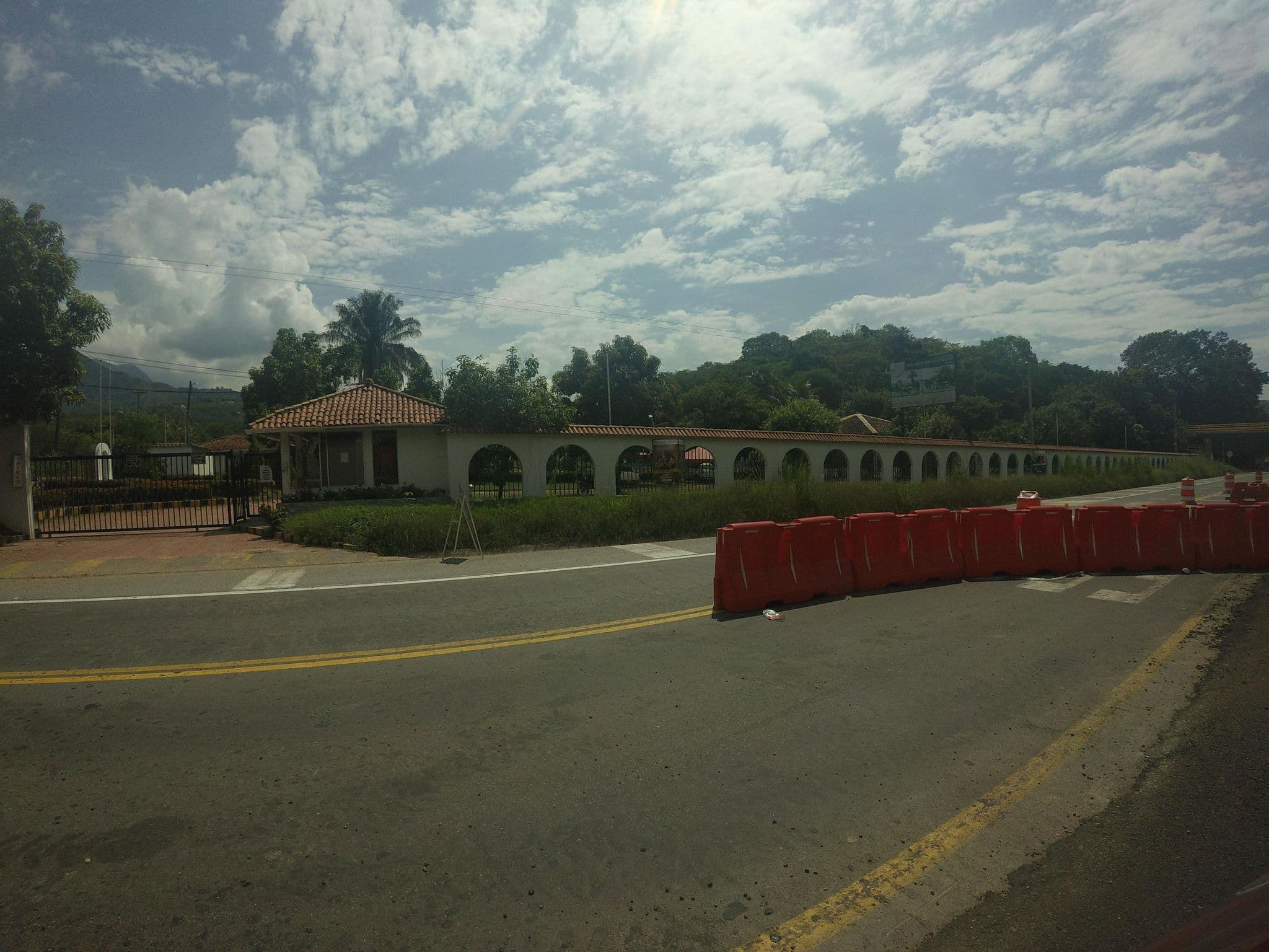 Street view near ANEBRE Melgar Centro Vacacional MIRADOR DEL SUMAPAZ, Nilo — © angoca (CC BY-SA · Mapillary)