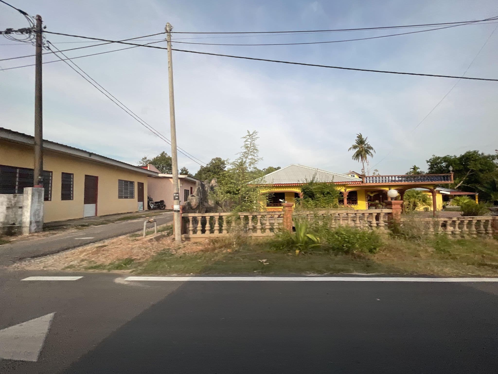 Street view near Chuu Pun Village, Pantai Cenang — © filipb (CC BY-SA · Mapillary)